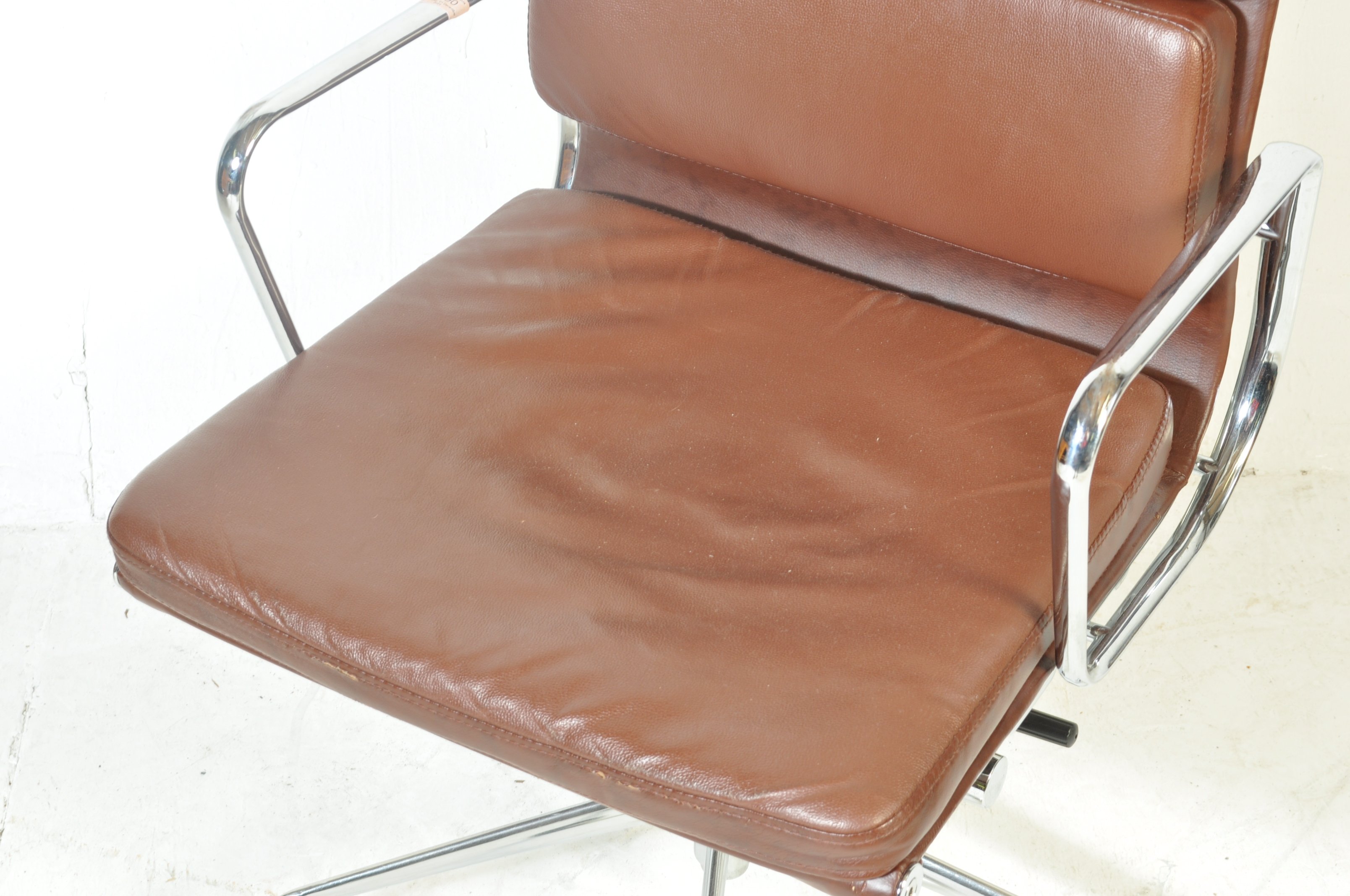 EAMES EA217 CHROME & LEATHER VITRA MANNER DESK CHAIRS - Image 3 of 6