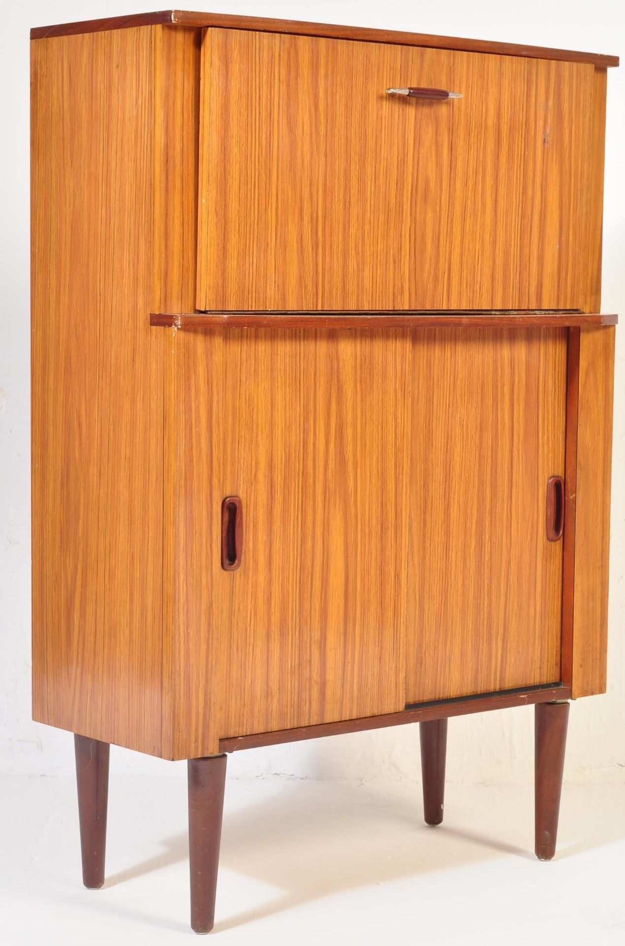 VINTAGE MID 20TH CENTURY CIRCA 1960S COCKTAIL CABINET & SIDEBOARD