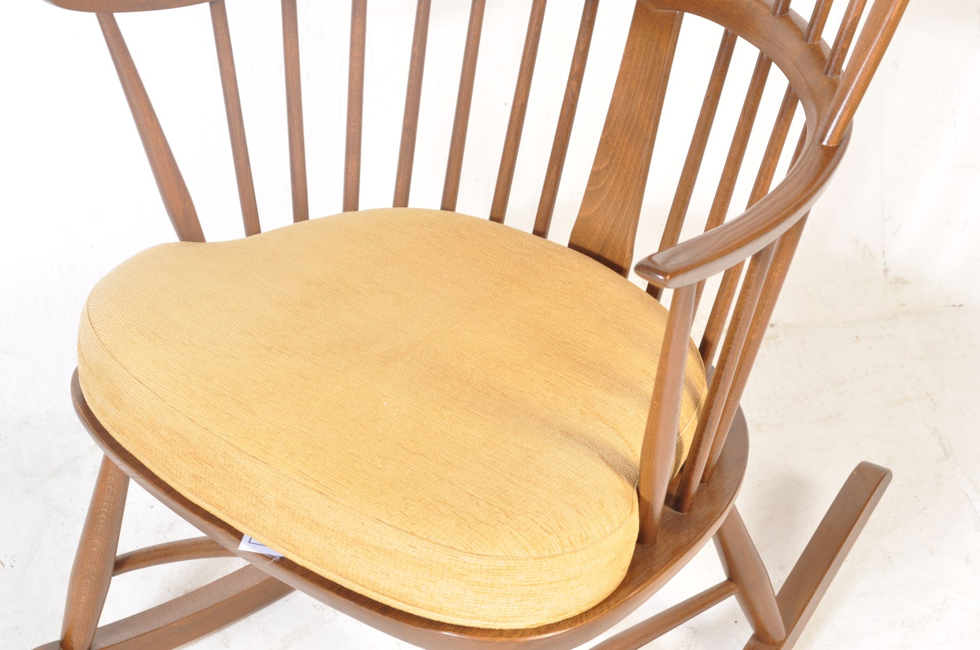 MID 20TH CENTURY ERCOL SWAN PATTERN ROCKING CHAIR - Image 3 of 5