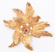 VINTAGE 1960'S 18CT GOLD HALLMARKED DIAMOND & RUBY BROOCH