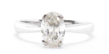 18CT WHITE GOLD & DIAMOND SOLITAIRE RING