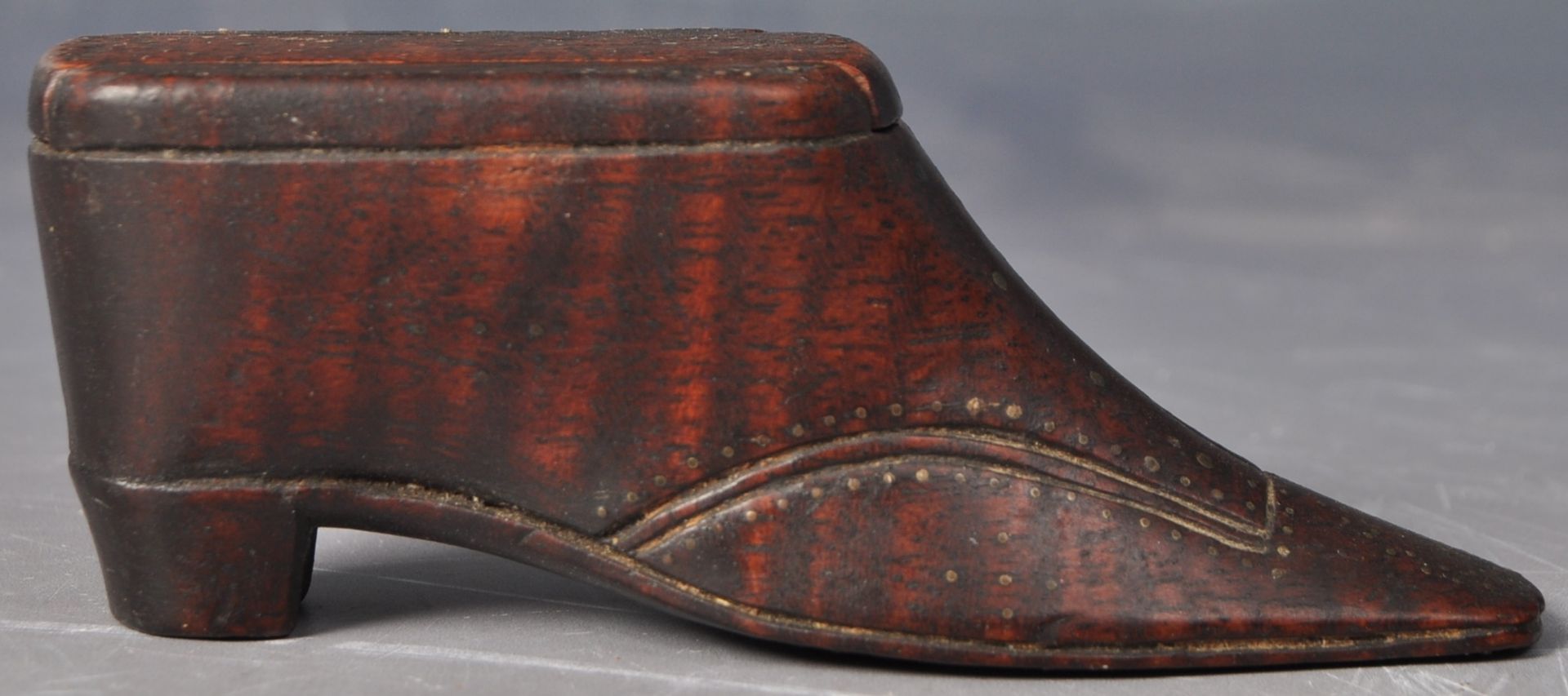 18TH CENTURY GEORGE III TREEN NOVELTY SHOE SNUFFBOX - Image 3 of 6