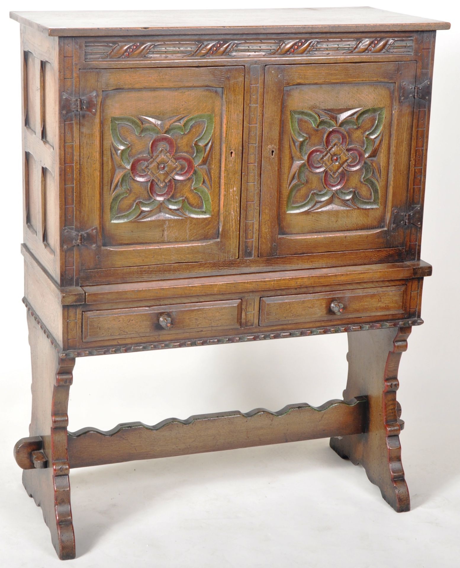 1940'S SPANISH CARVED OAK CUPBOARD WITH PAINTED DETAILING - Bild 2 aus 13