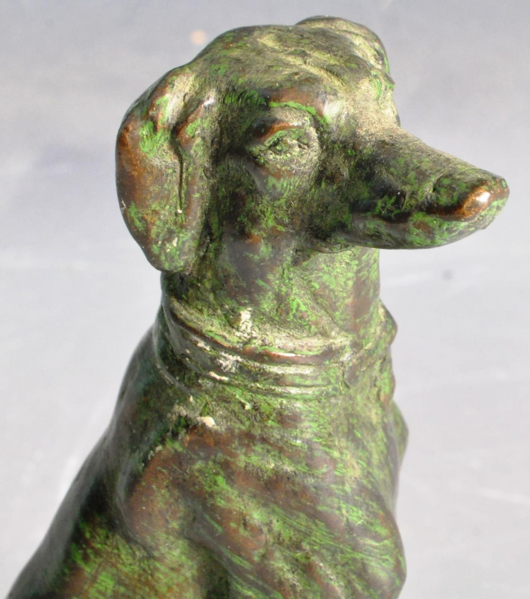 19TH CENTURY BRONZE ORNAMENT FIGURE IN THE FORM OF A GREYHOUND - Image 2 of 5