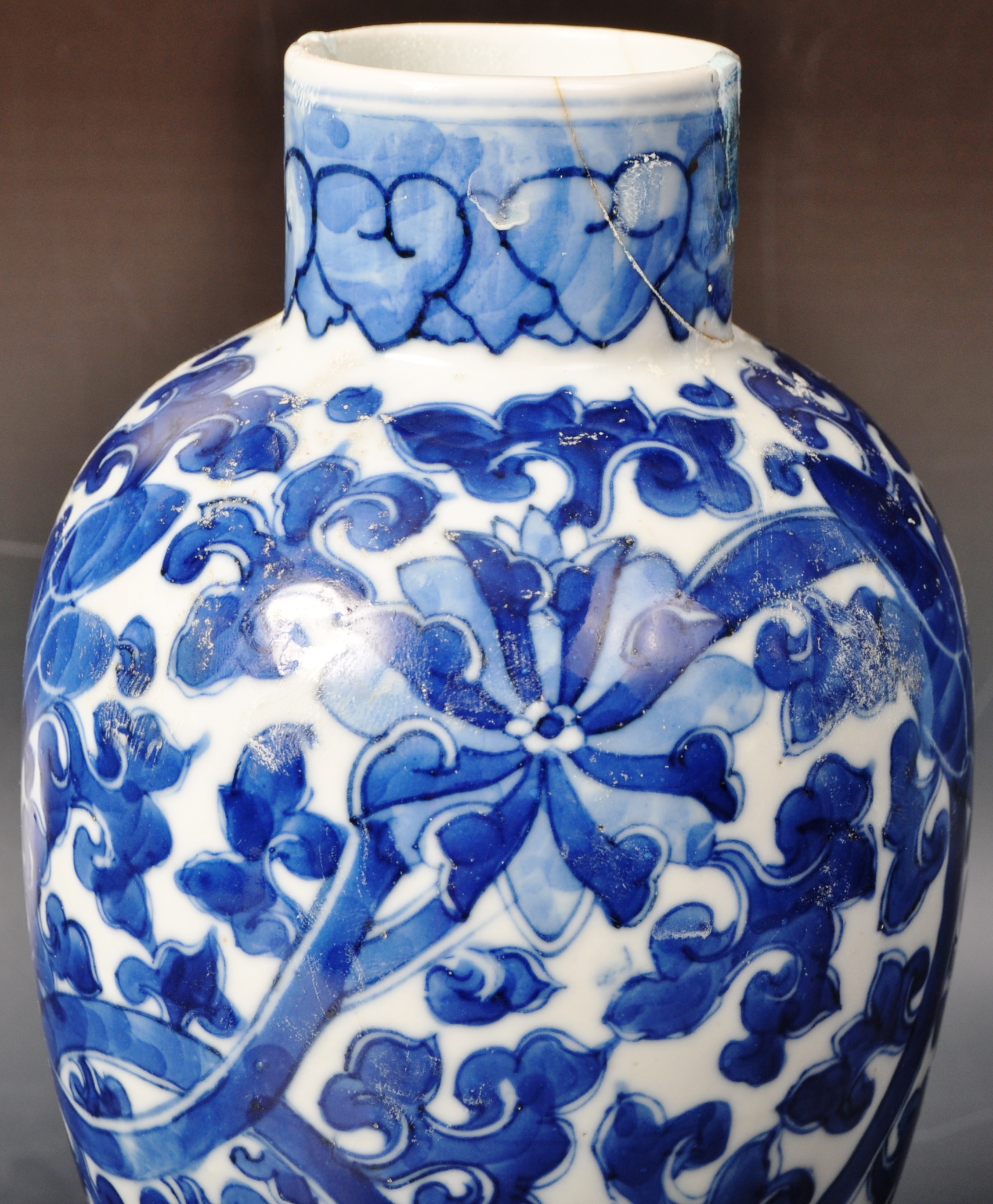 19TH CENTURY CHINESE KANGXI MARKED BLUE AND WHITE VASE - Image 3 of 7