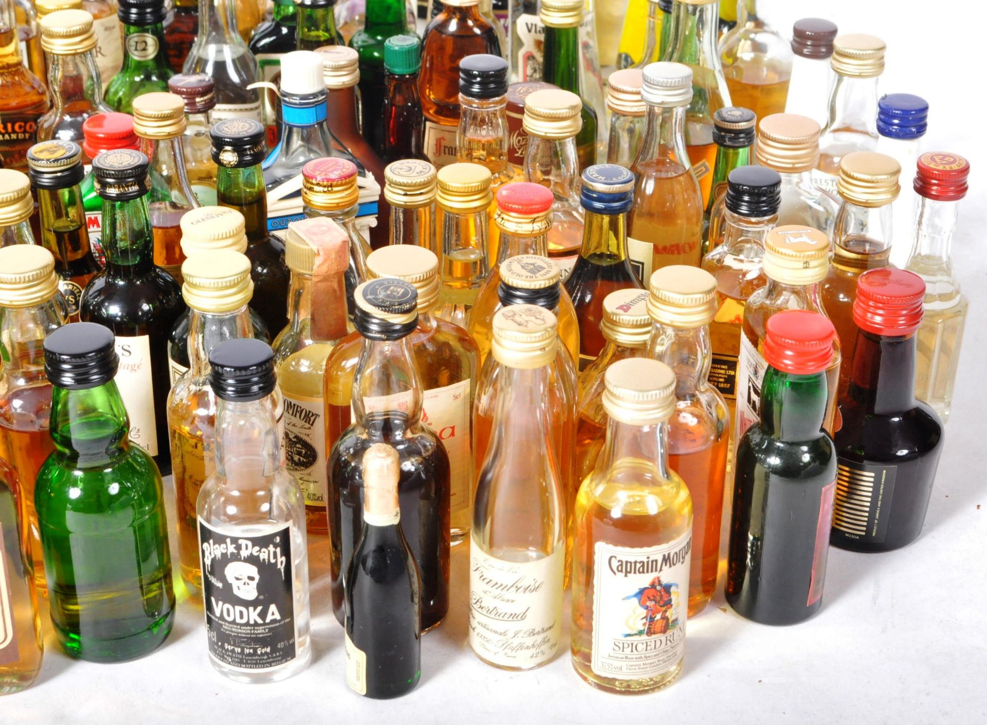 LARGE COLLECTION OF ASSORTED ALCOHOL MINIATURES - Bild 5 aus 6