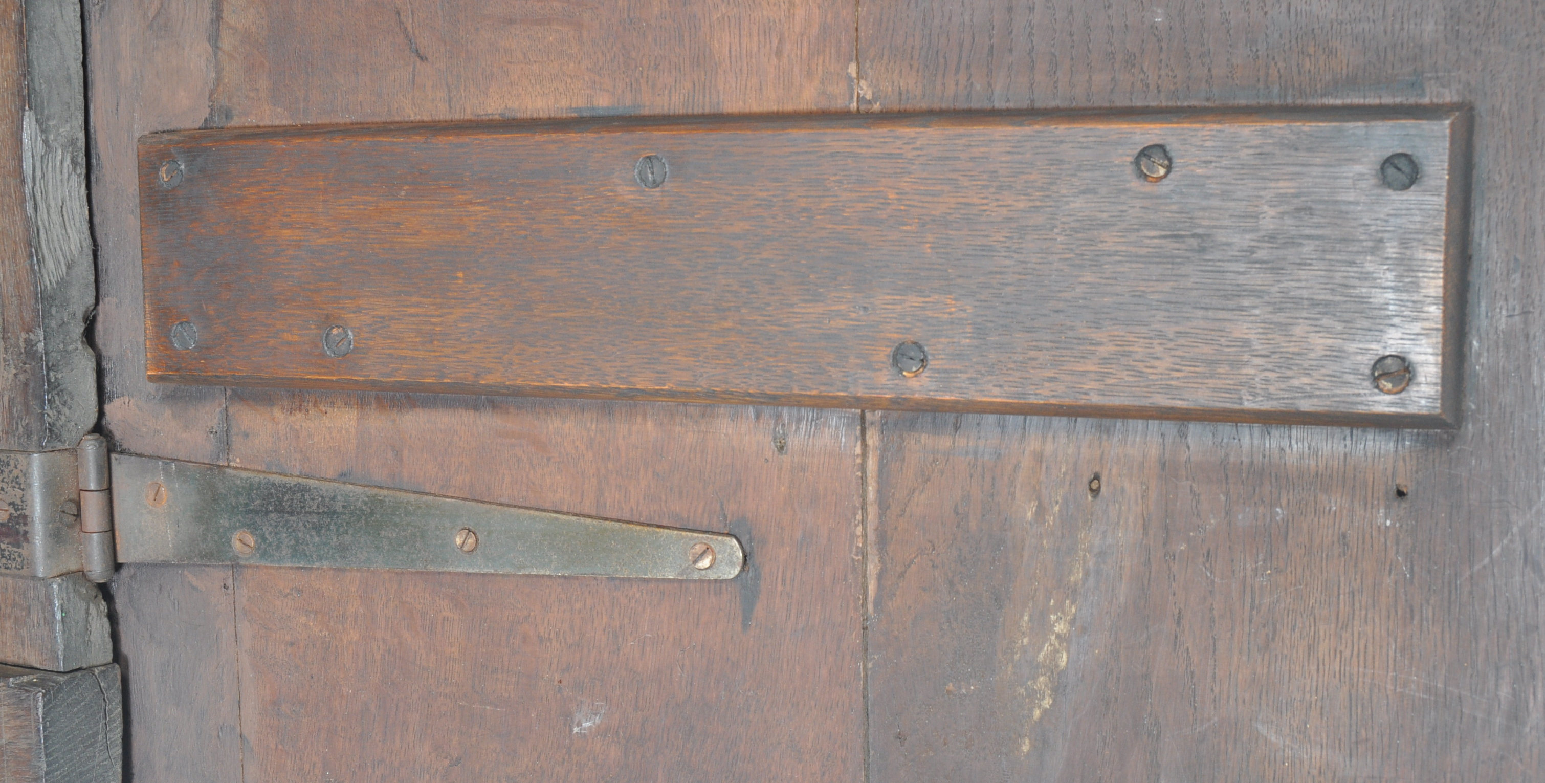 18TH CENTURY OAK COFFER WITH CARVED FIELDED PANELS - Image 7 of 19