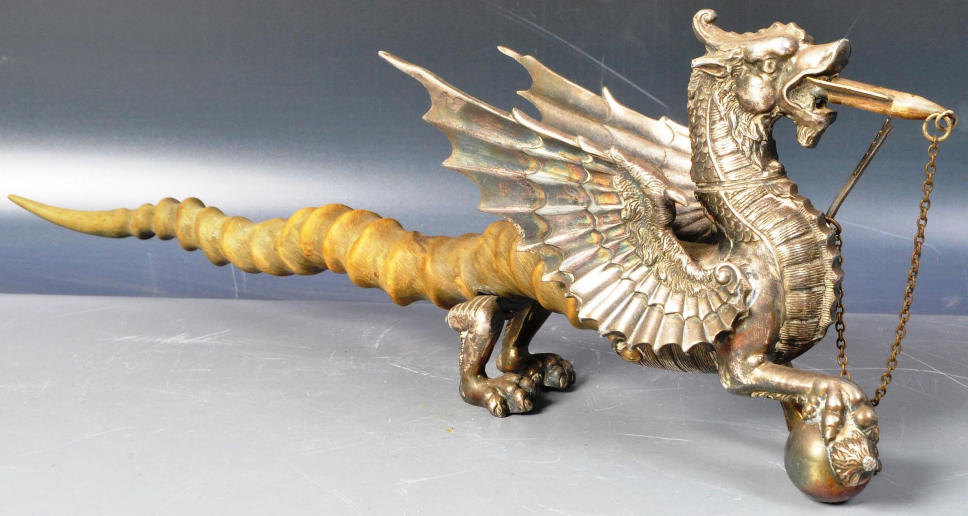 19TH CENTURY SILVER PLATED AND HORN DRAGON TABLE LIGHTER - Image 9 of 17