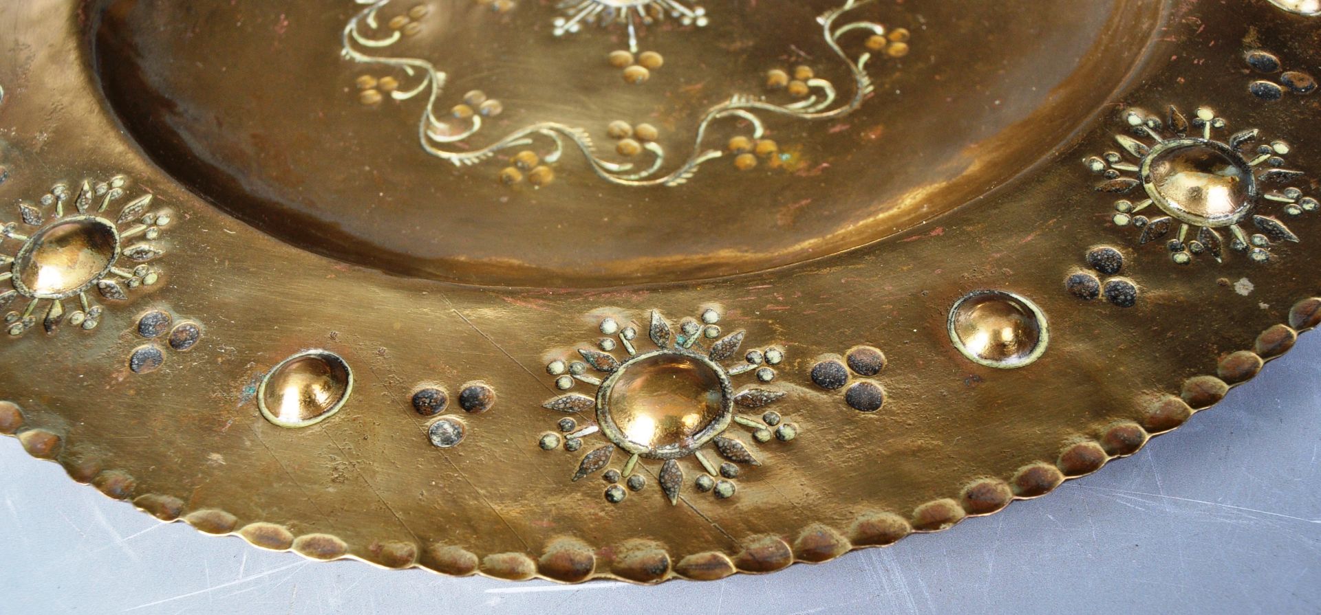 19TH CENTURY ARTS & CRAFTS GILDED BRASS DISH - Image 6 of 6