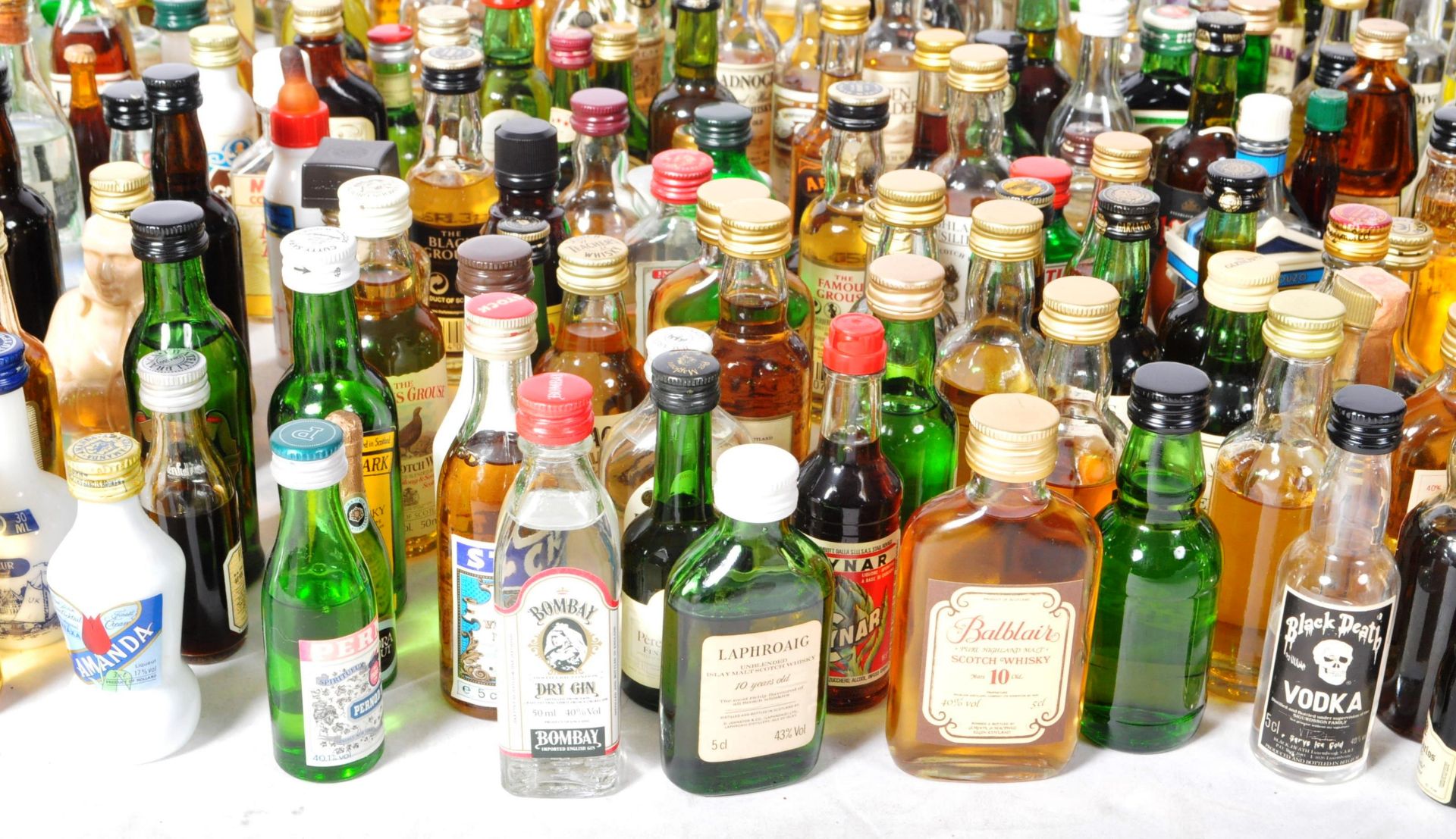 LARGE COLLECTION OF ASSORTED ALCOHOL MINIATURES - Bild 4 aus 6