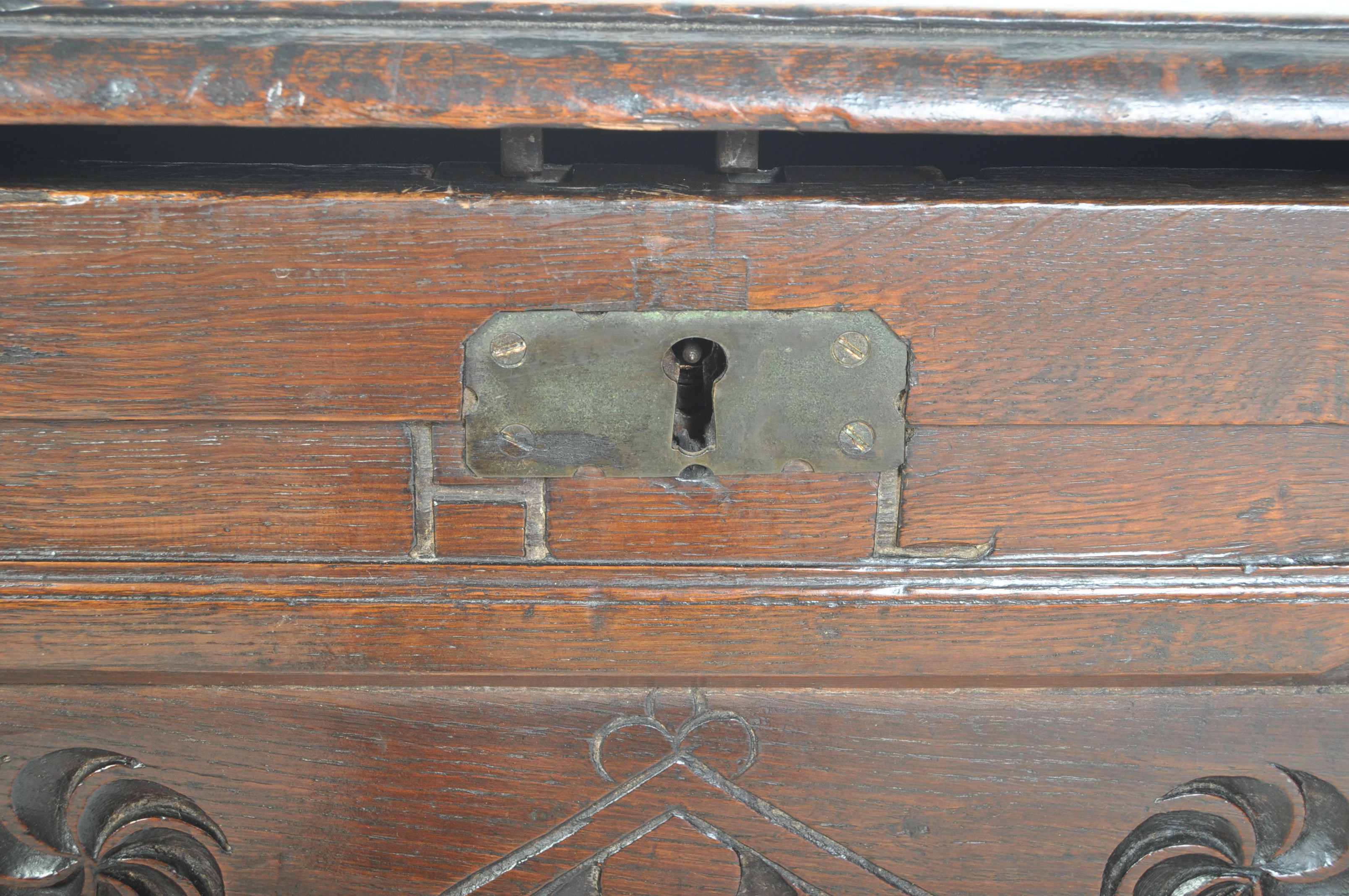 18TH CENTURY OAK COFFER WITH CARVED FIELDED PANELS - Image 19 of 19