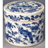 19TH CENTURY CHINESE BLUE AND WHITE LIDDED POT