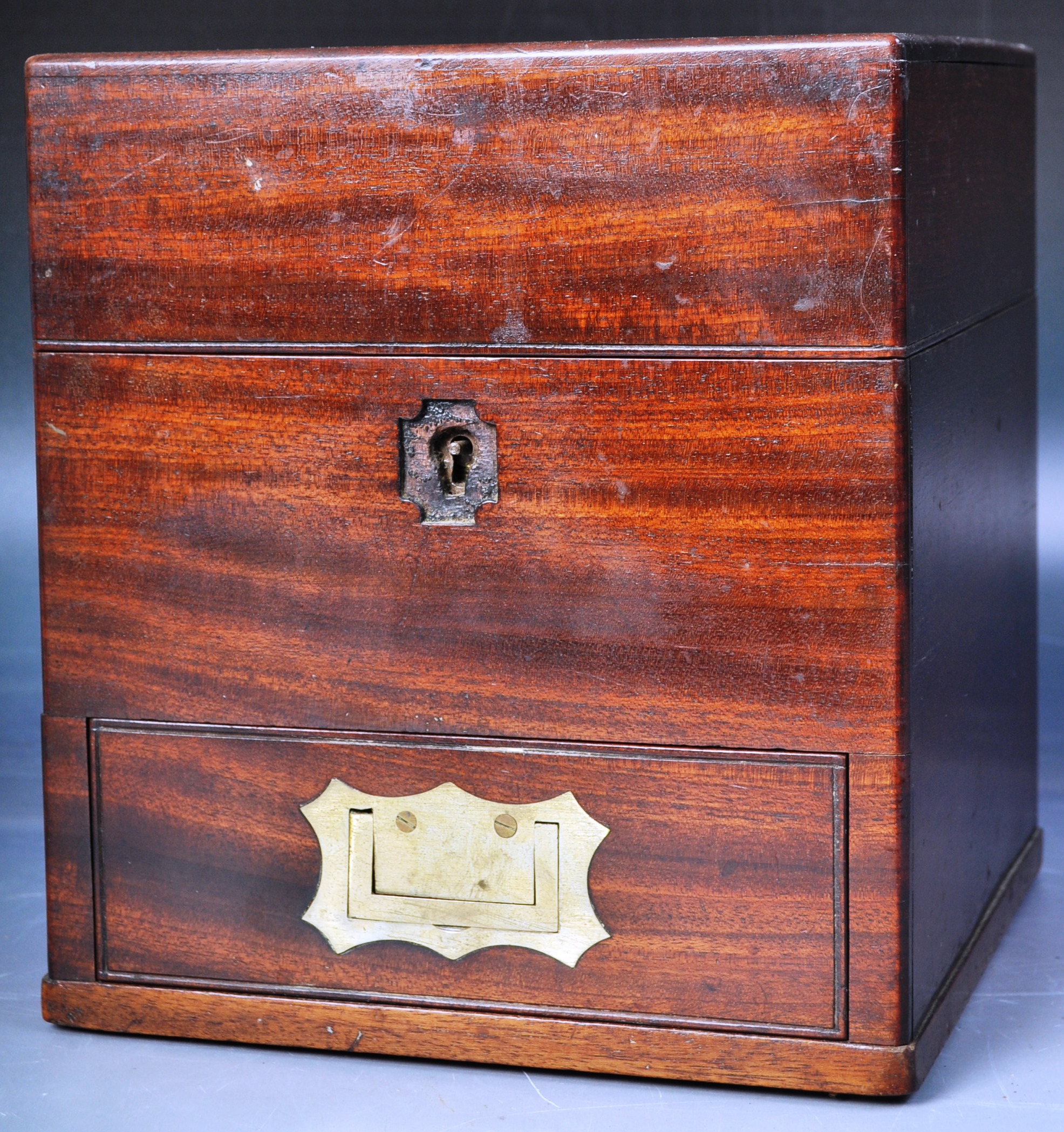 19TH CENTURY MAHOGANY CAMPAIGN APOTHECARY BOX