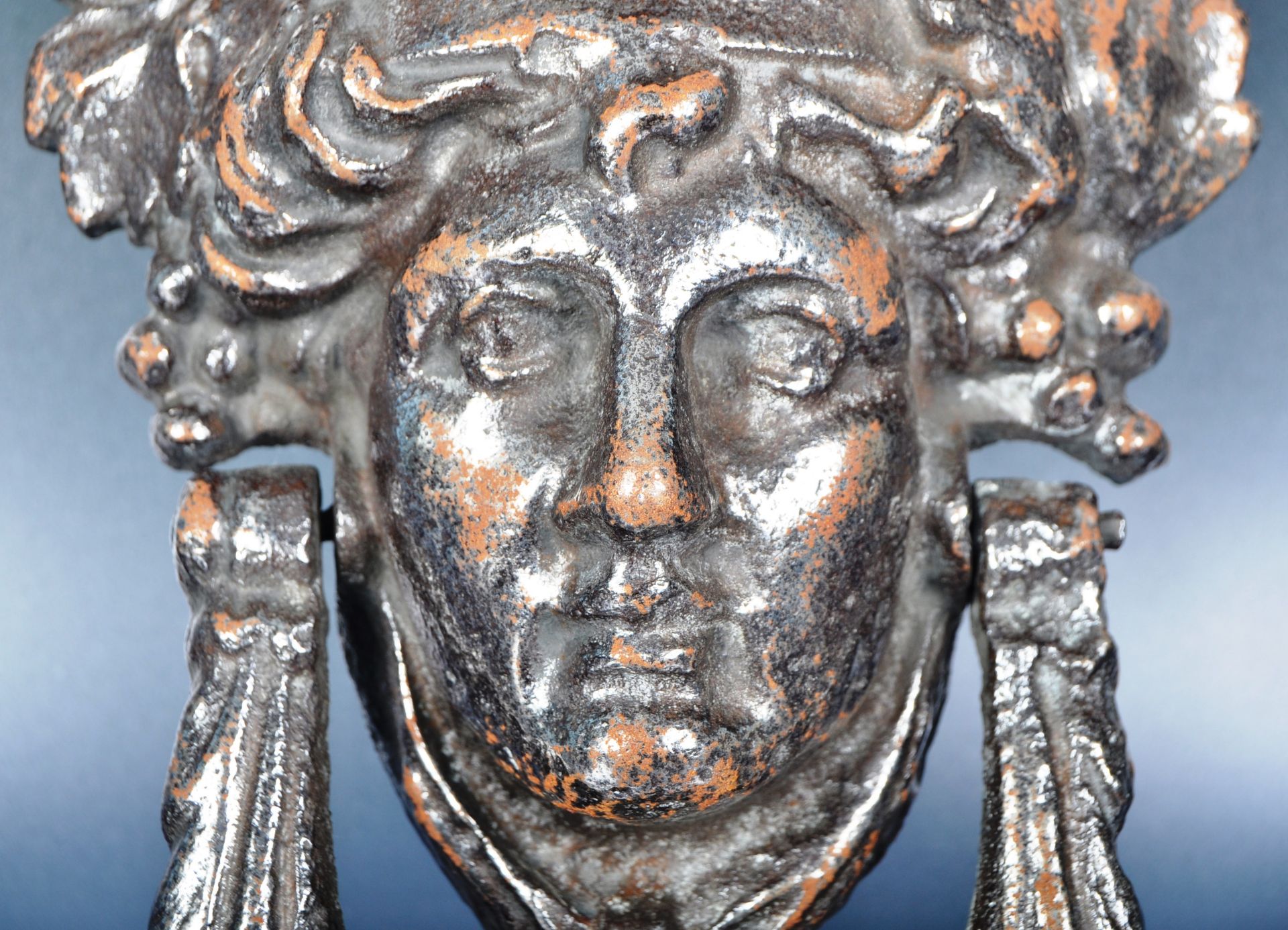 19TH CENTURY CAST IRON FIGURAL DOOR KNOCKER - Image 3 of 4