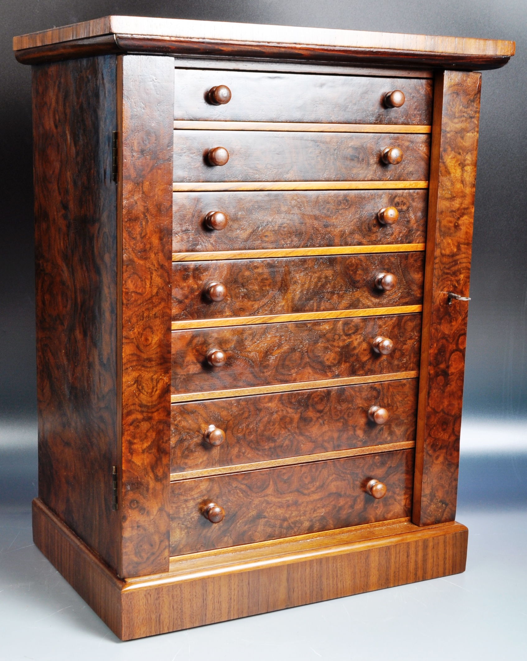 19TH CENTURY WALNUT & AMBOYNA WOOD SPECIMEN CHEST