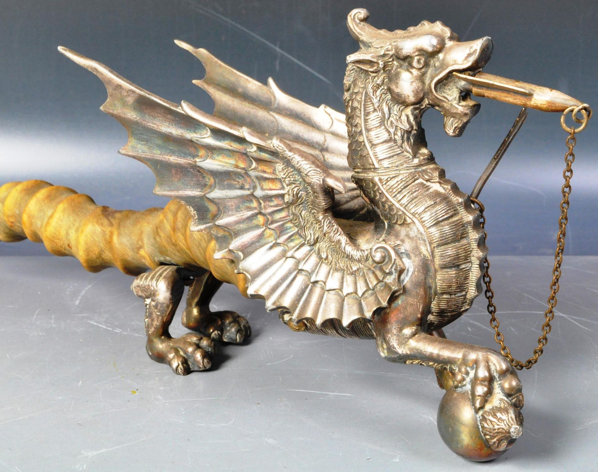 19TH CENTURY SILVER PLATED AND HORN DRAGON TABLE LIGHTER - Image 10 of 17