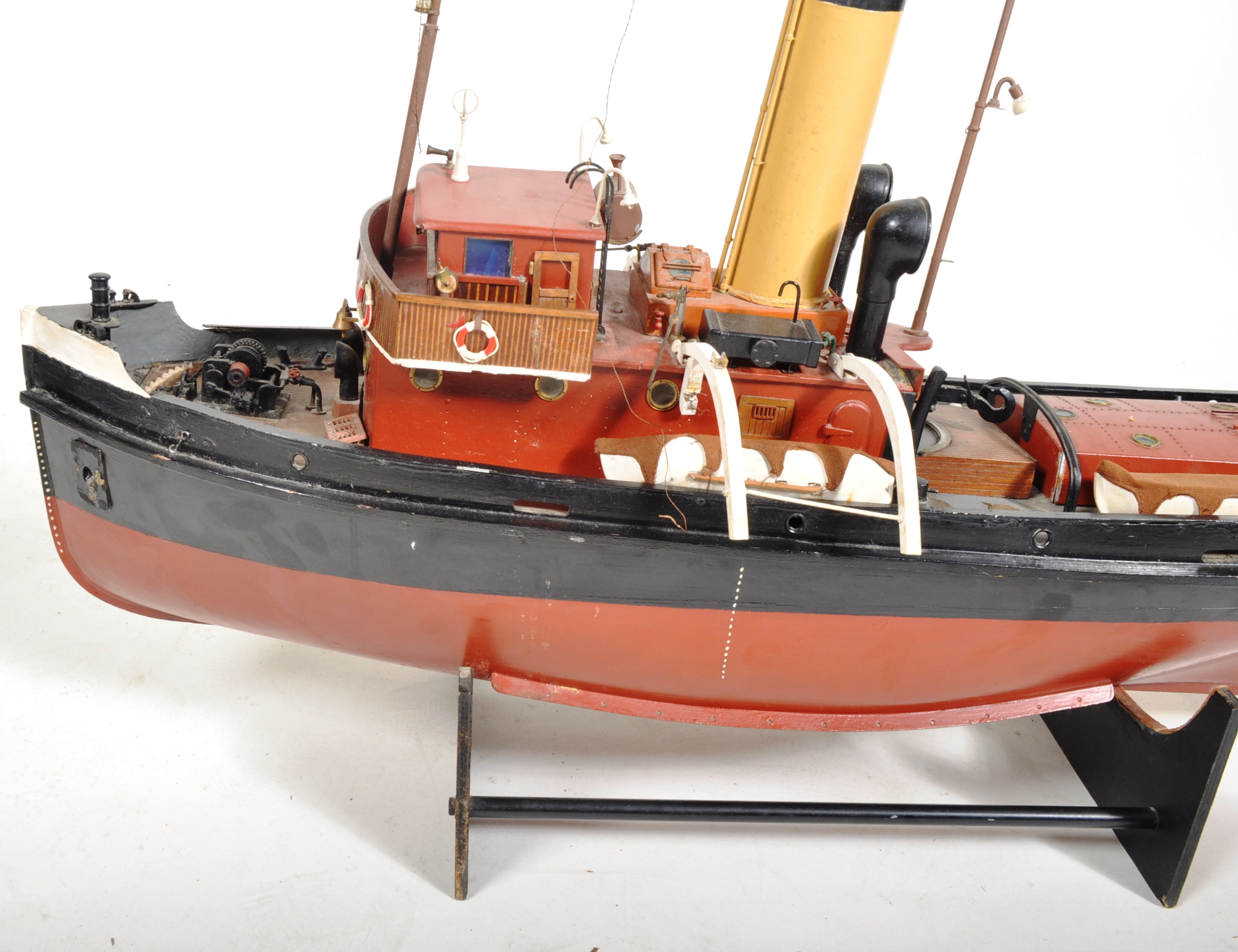 20TH CENTURY SCRATCH BUILT MODEL OF A 19TH CENTURY TUG BOAT - Image 5 of 9