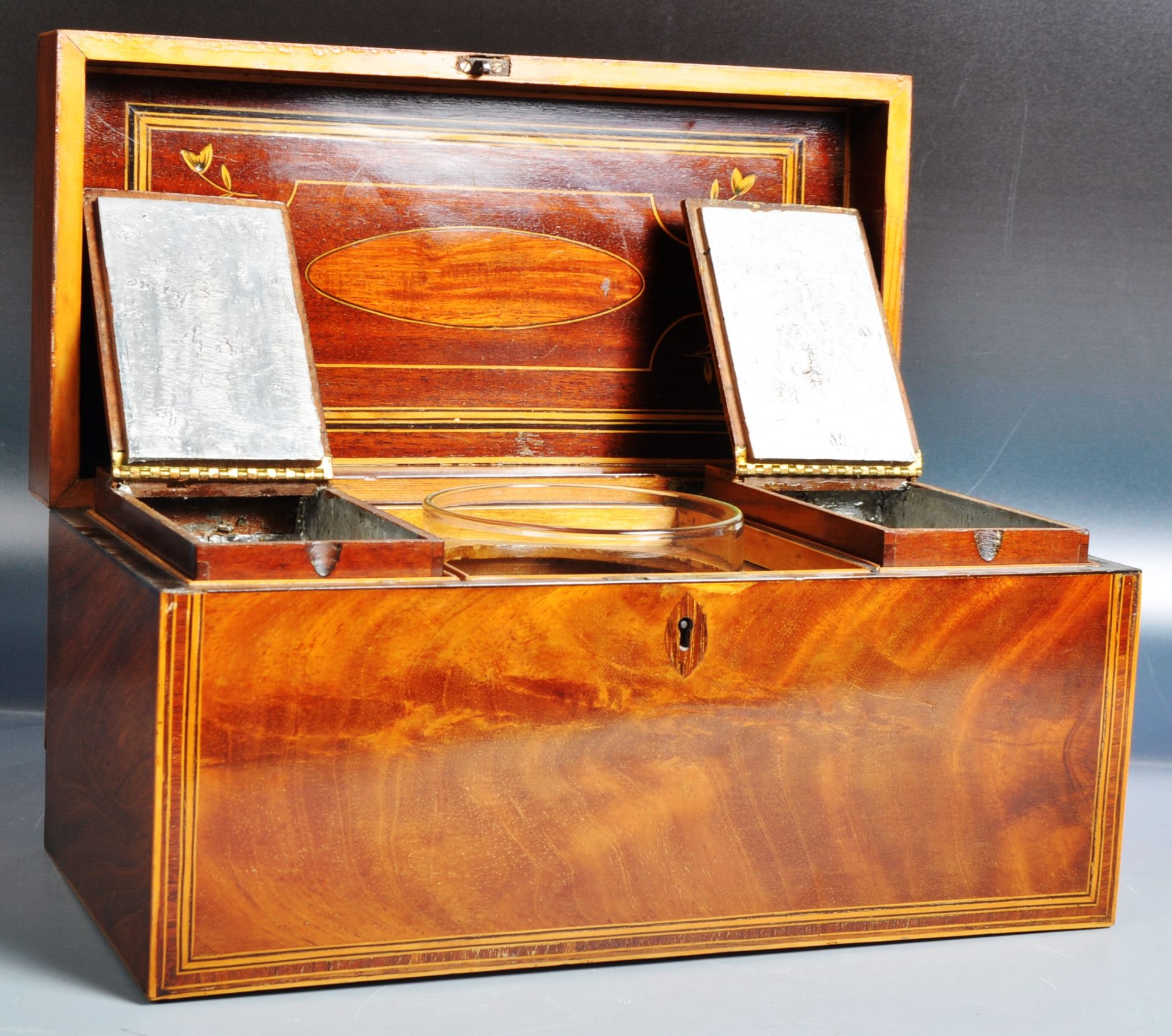 18TH CENTURY MAHOGANY AND SATINWOOD TEA CADDY - Image 4 of 10