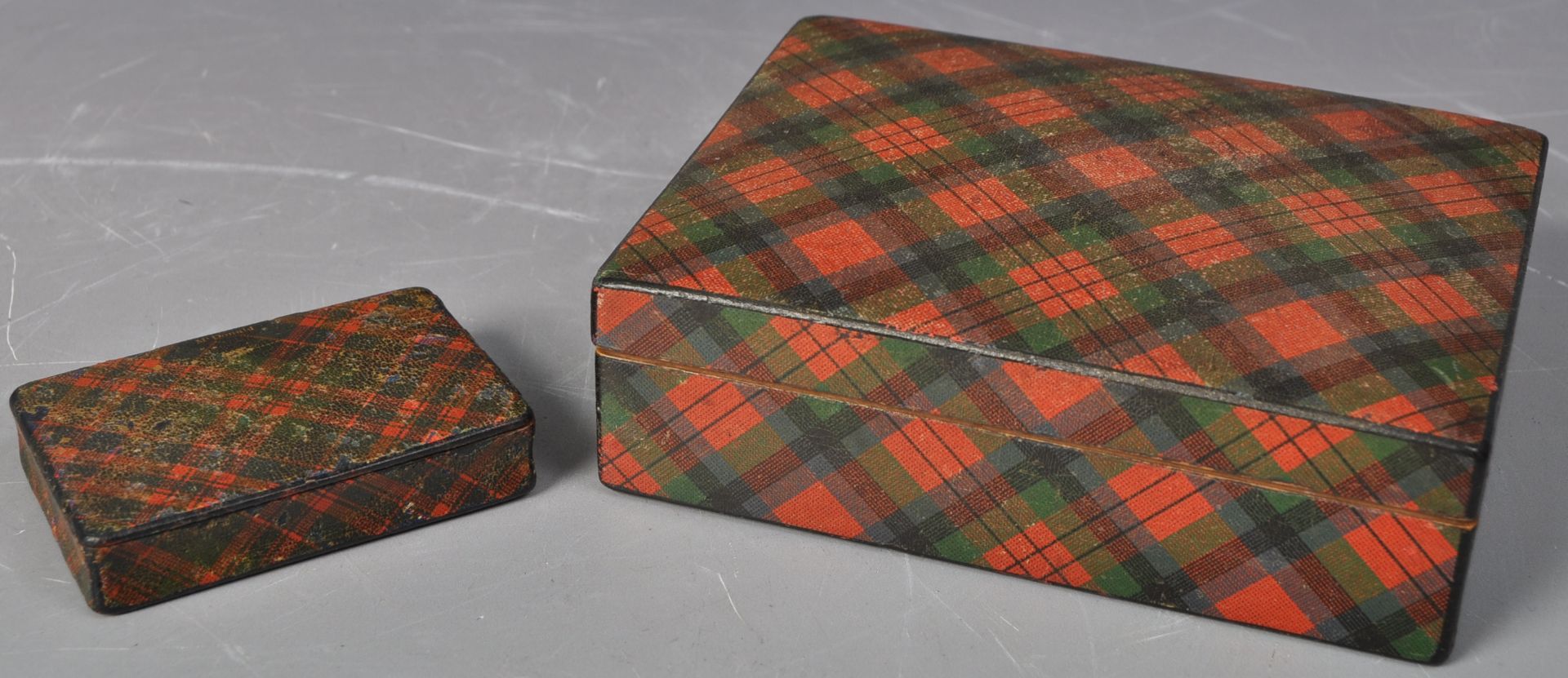 A 19TH CENTURY MAUCHLINE TARTAN WARE TRINKET BOX & SNUFF BOX