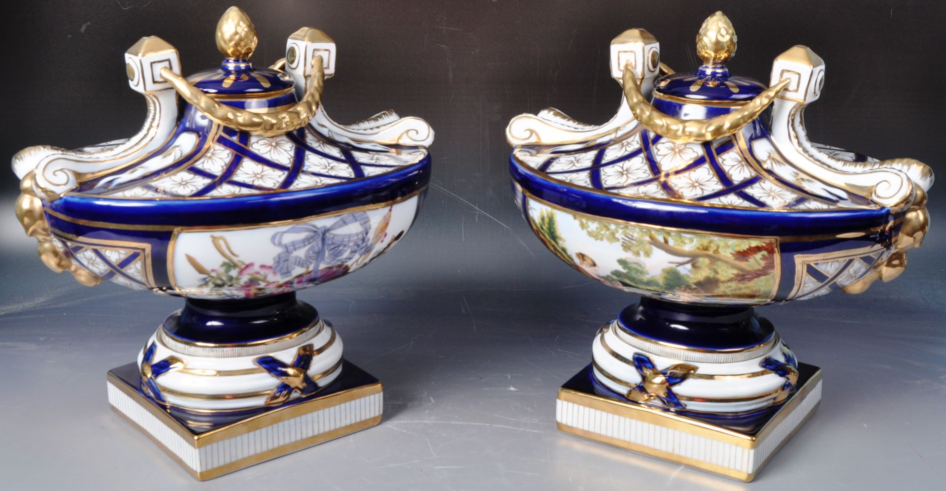 A PAIR OF MEISSEN FRENCH EMPIRE CAMPANA URNS - Bild 2 aus 13