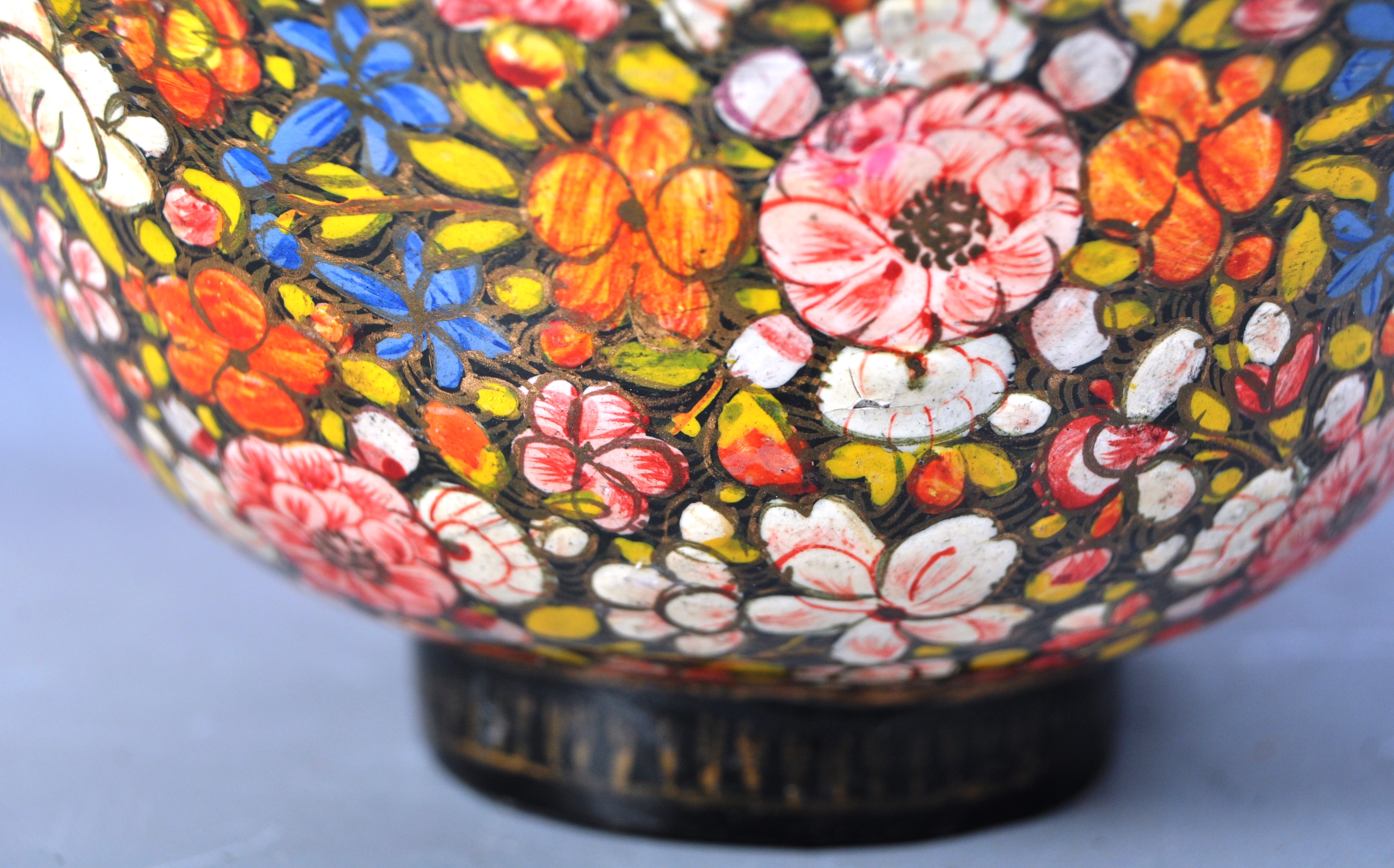 LATE 19TH CENTURY INDIAN KASHMIR PAPIER MACHE PAINTED BOWL - Image 6 of 7