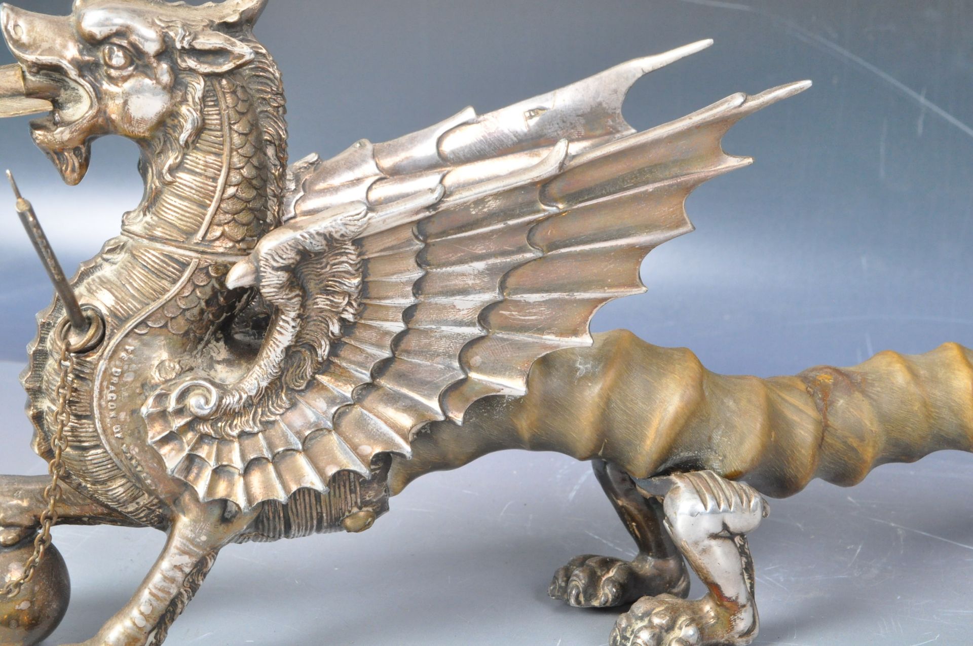 19TH CENTURY SILVER PLATED AND HORN DRAGON TABLE LIGHTER - Image 5 of 17