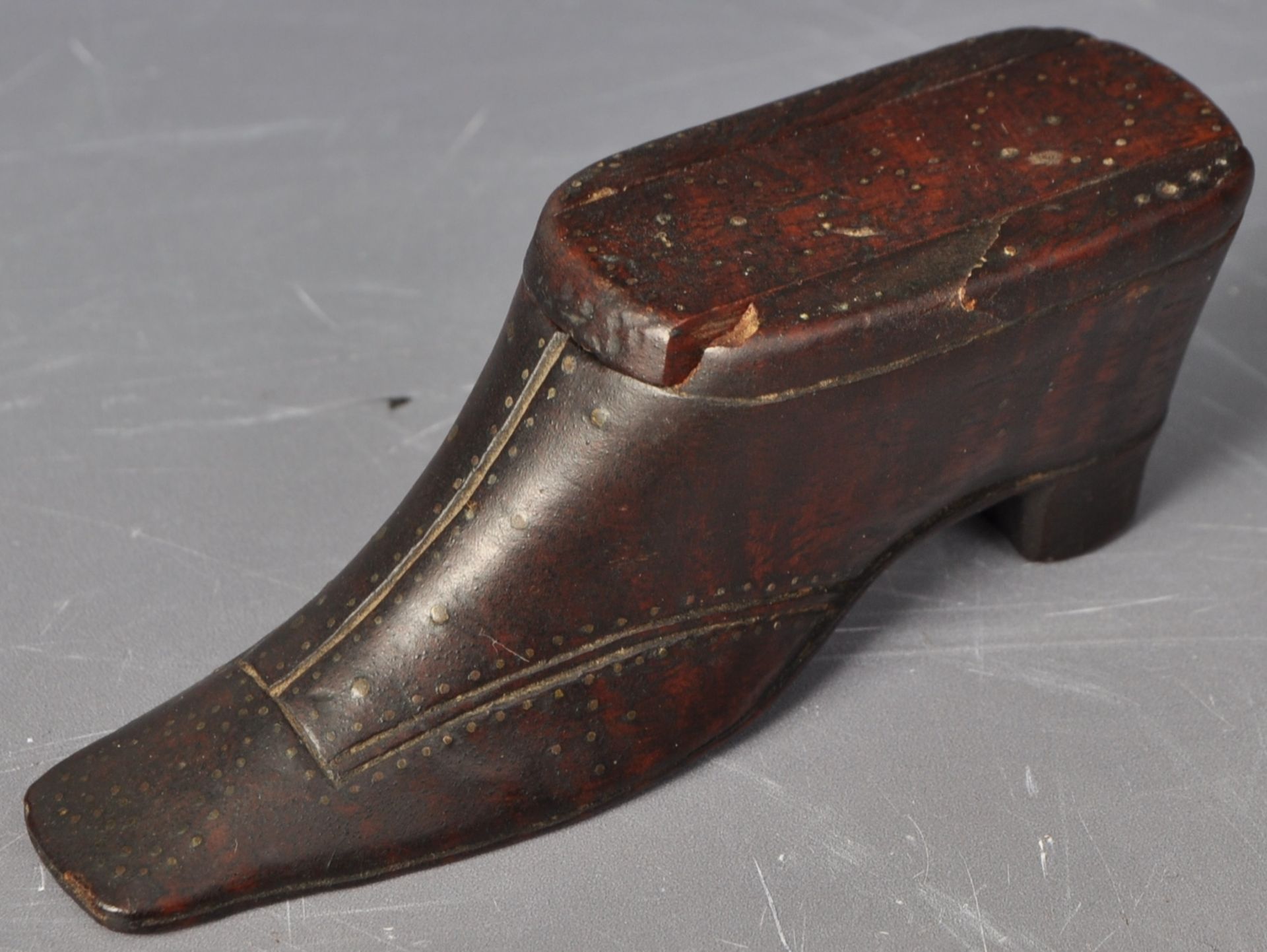 18TH CENTURY GEORGE III TREEN NOVELTY SHOE SNUFFBOX - Image 2 of 6