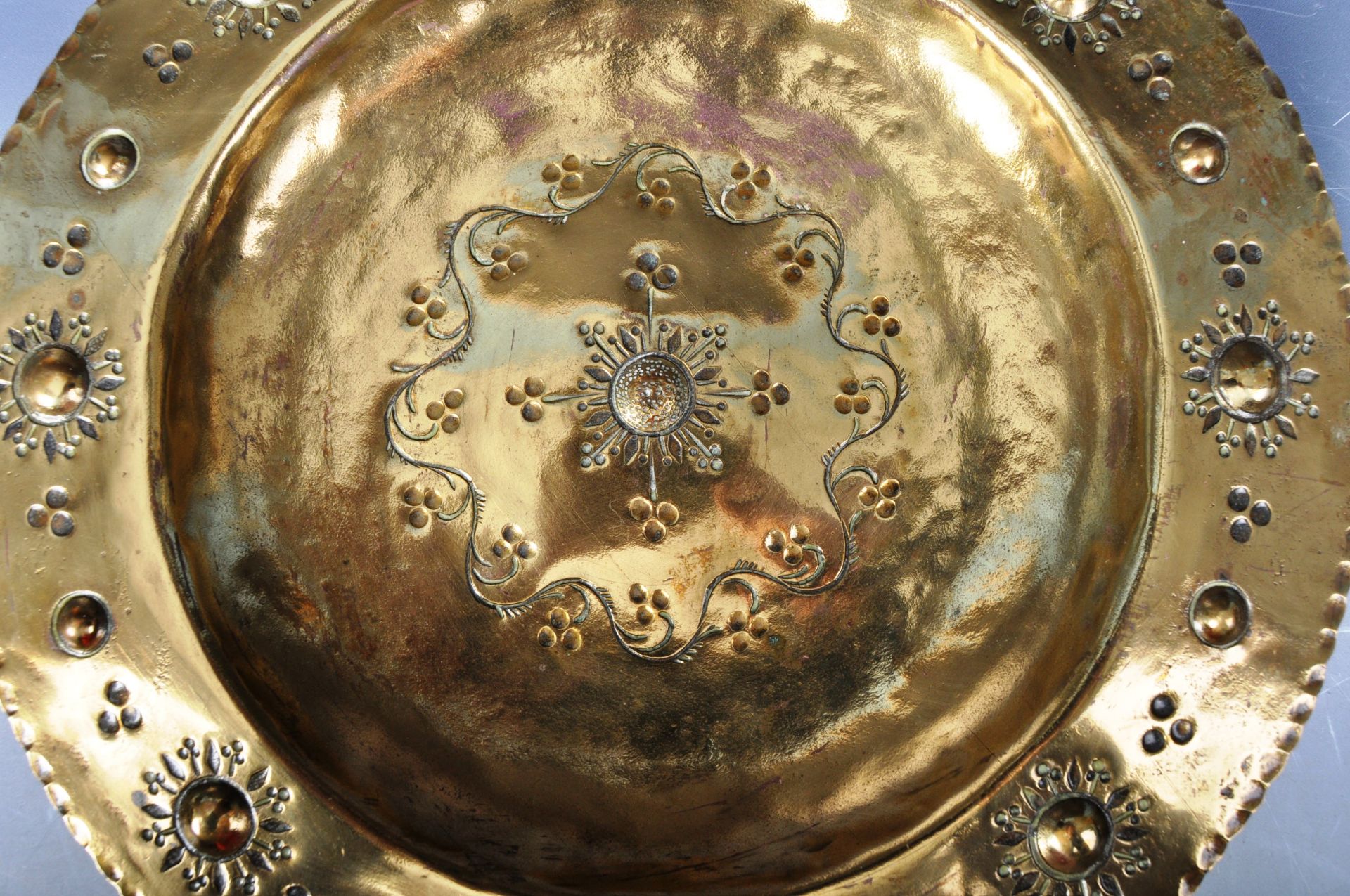 19TH CENTURY ARTS & CRAFTS GILDED BRASS DISH - Image 3 of 6