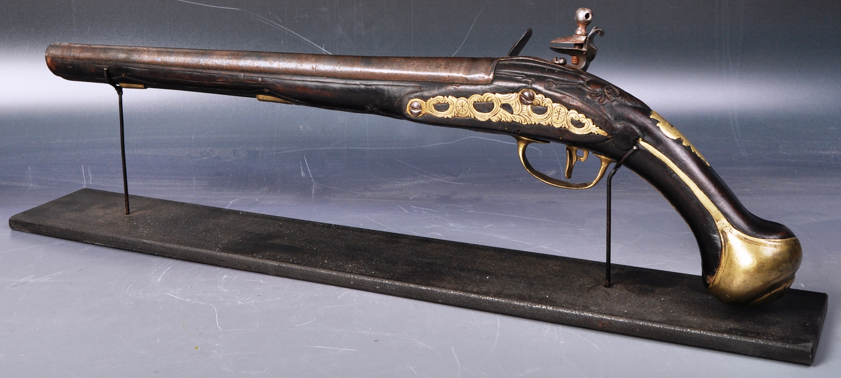 18TH CENTURY BELGIUM FLINTLOCK PISTOL ON STAND - Image 5 of 6