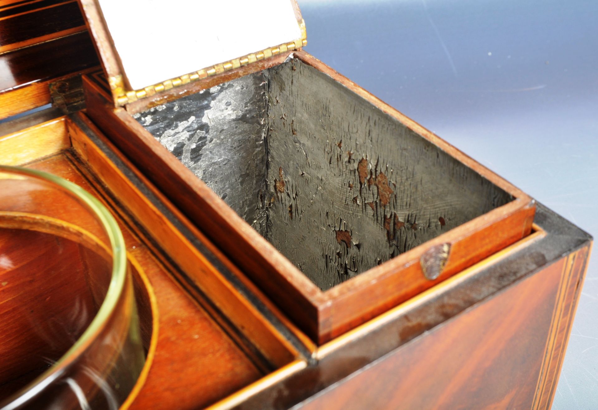 18TH CENTURY MAHOGANY AND SATINWOOD TEA CADDY - Image 6 of 10