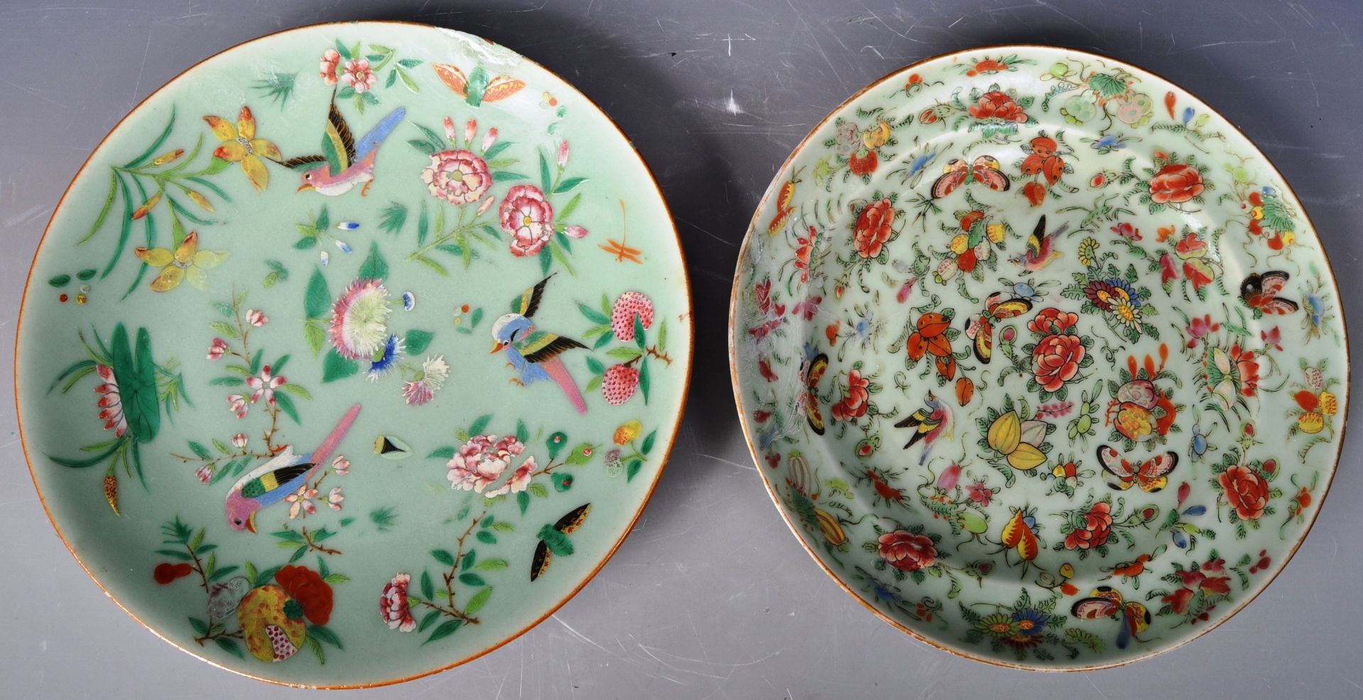 PAIR OF 19TH CENTURY CHINESE ENAMEL CANTON CELADON GROUND PLATES - Bild 3 aus 11