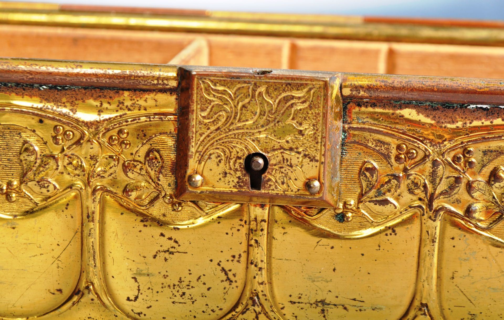 19TH CENTURY VICTORIAN ART NOUVEAU BRASS BOX - Image 4 of 13