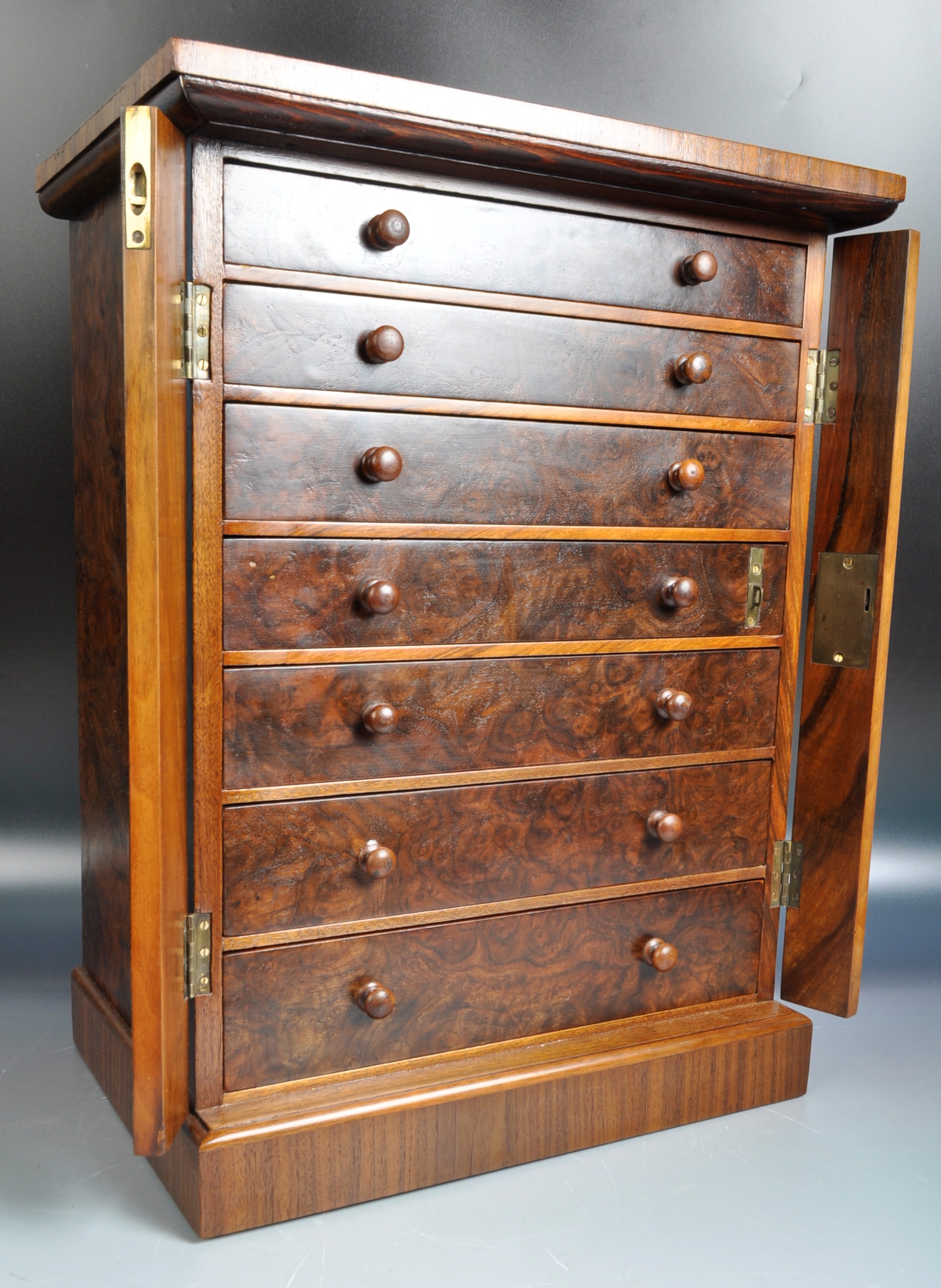 19TH CENTURY WALNUT & AMBOYNA WOOD SPECIMEN CHEST - Image 6 of 10