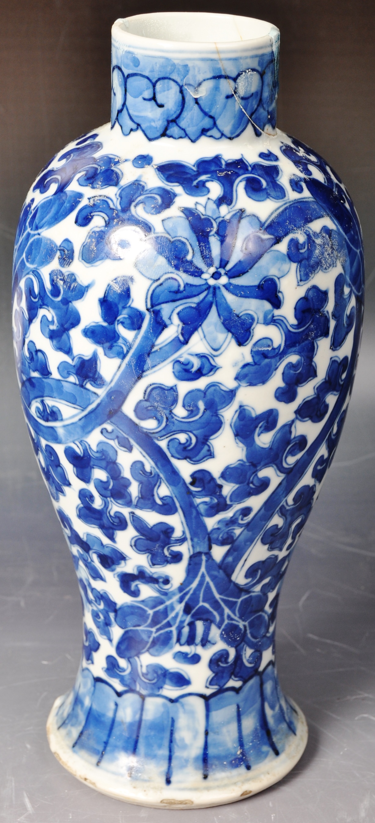 19TH CENTURY CHINESE KANGXI MARKED BLUE AND WHITE VASE - Image 2 of 7