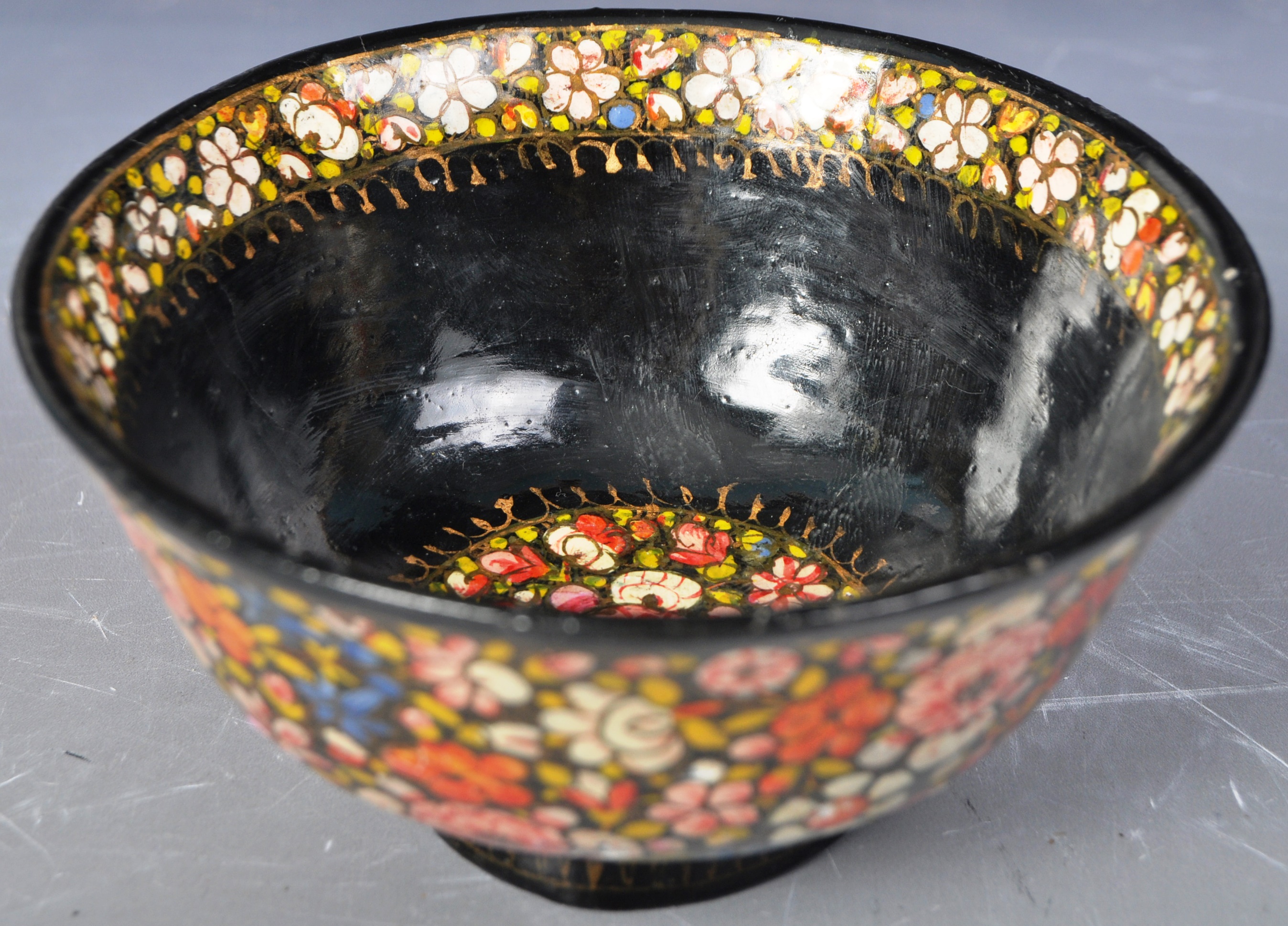 LATE 19TH CENTURY INDIAN KASHMIR PAPIER MACHE PAINTED BOWL - Image 2 of 7