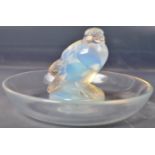 AN EARLY 20TH CENTURY LALIQUE OPALESCENT GLASS PIN DISH