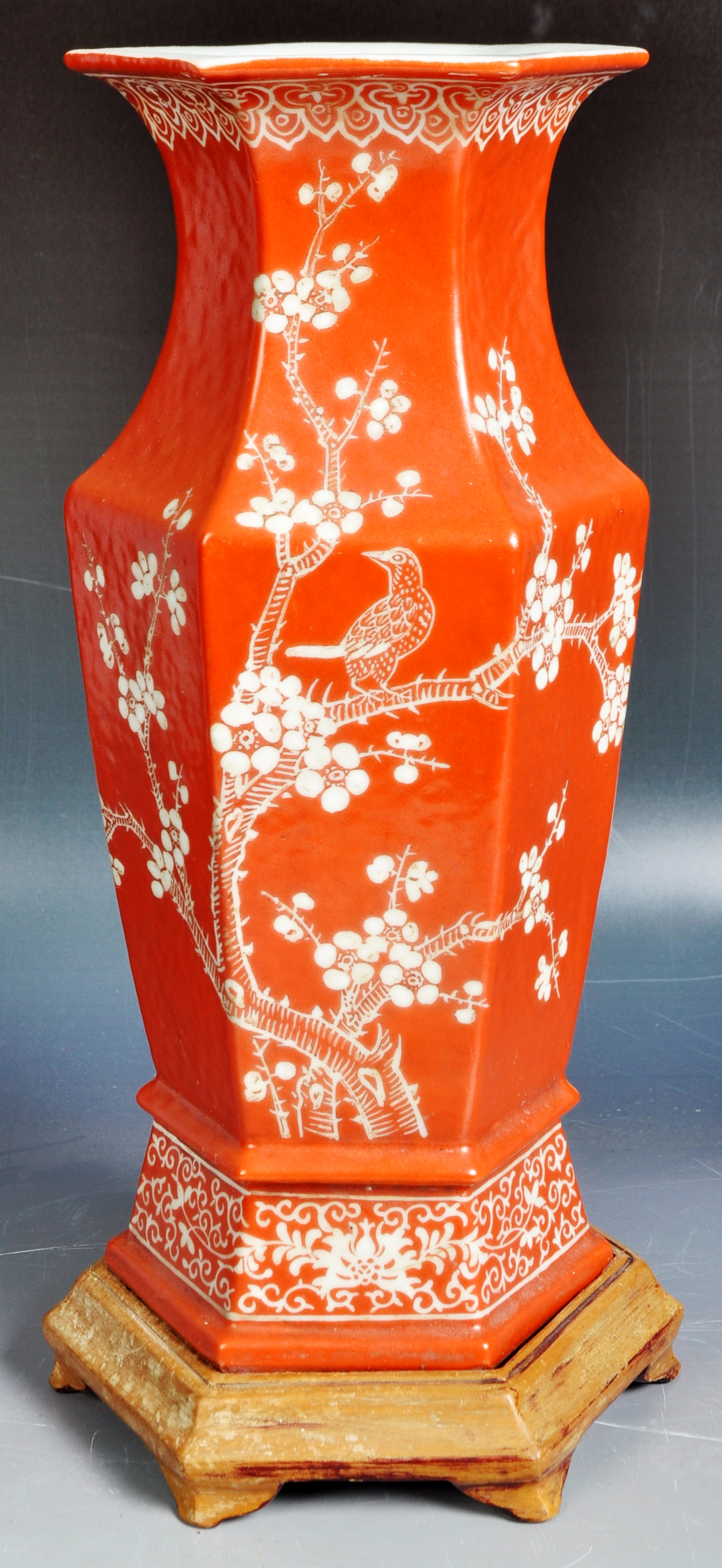 EARLY 20TH CENTURY CHINESE PORCELAIN OCHRE VASE - Image 2 of 8