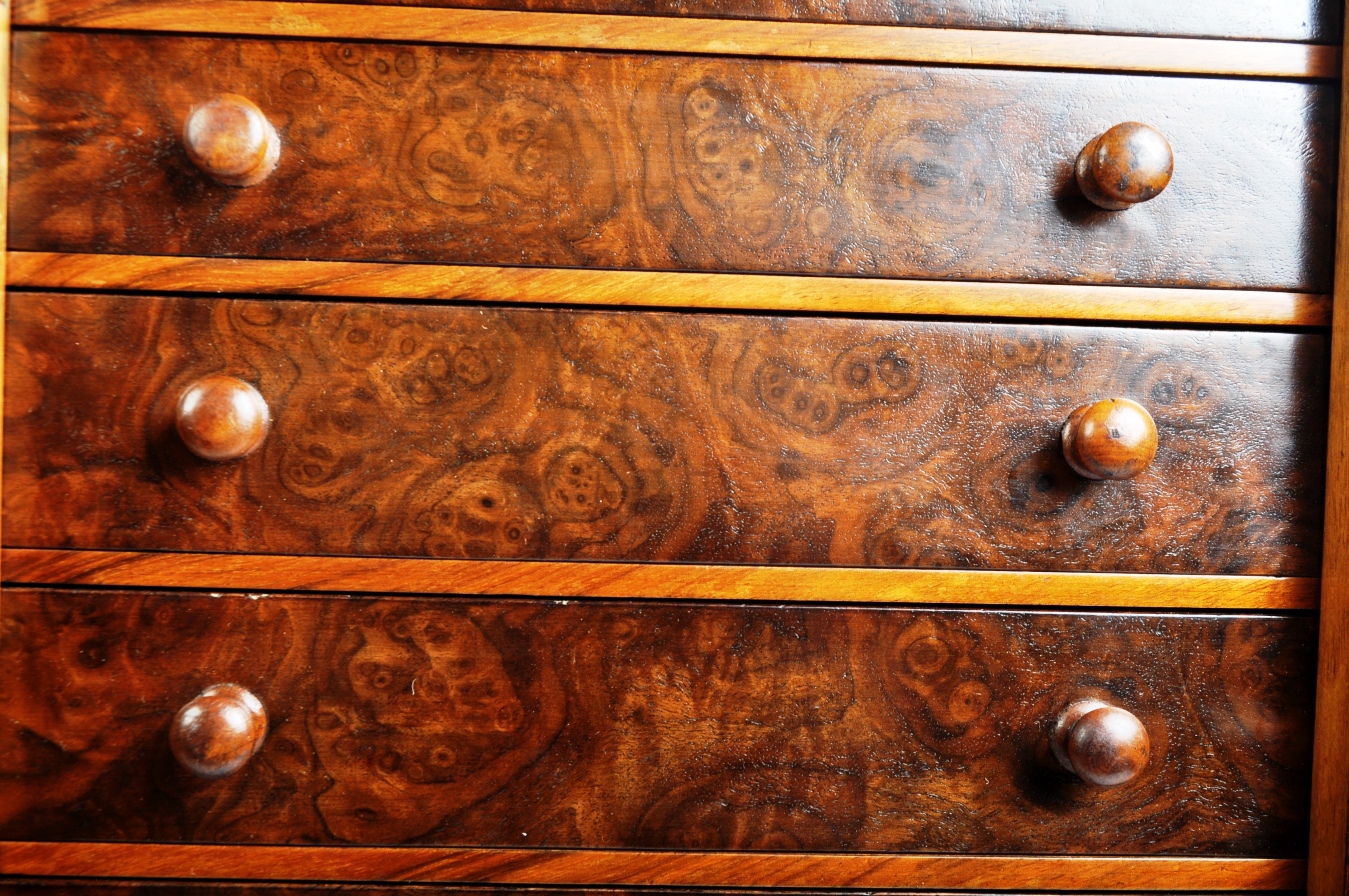 19TH CENTURY WALNUT & AMBOYNA WOOD SPECIMEN CHEST - Image 10 of 10