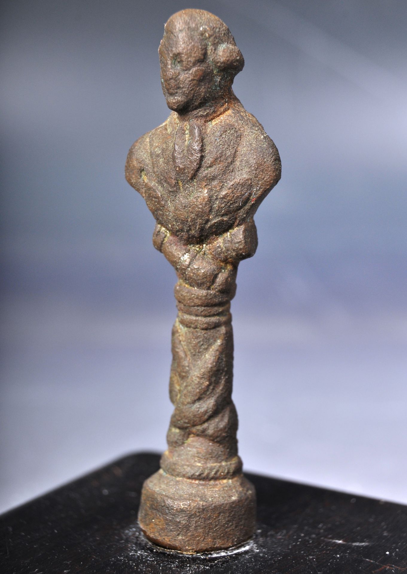 18TH CENTURY LEAD PIPE TAMPER IN THE FORM OF A GENTLEMAN - Image 2 of 6