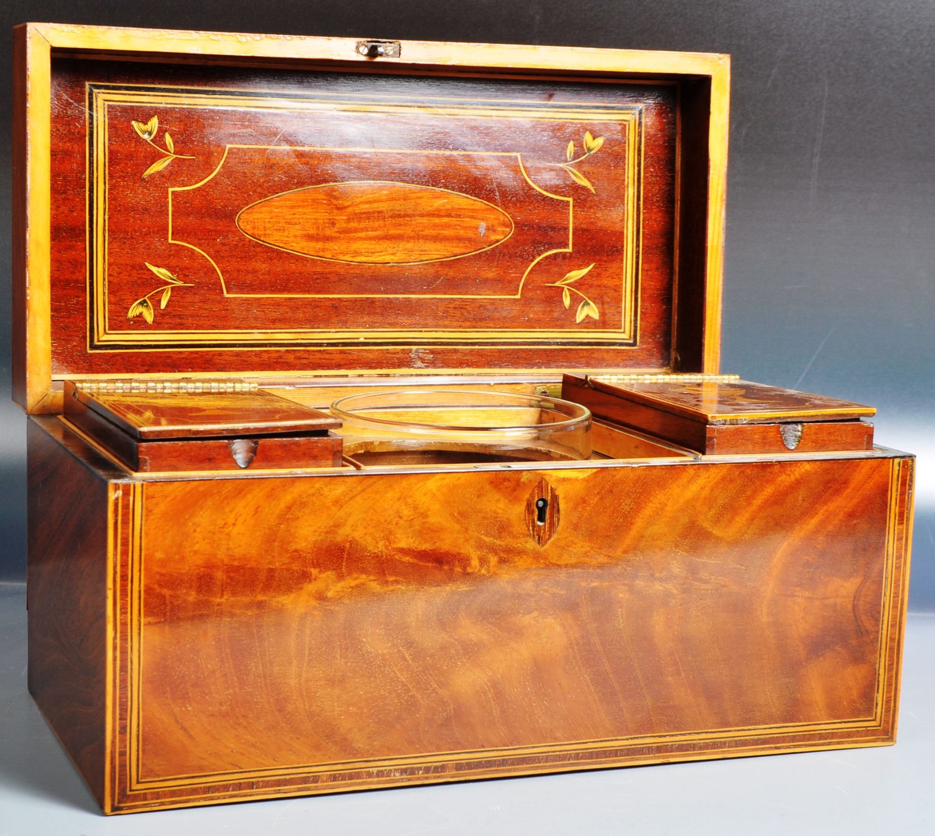 18TH CENTURY MAHOGANY AND SATINWOOD TEA CADDY - Image 3 of 10