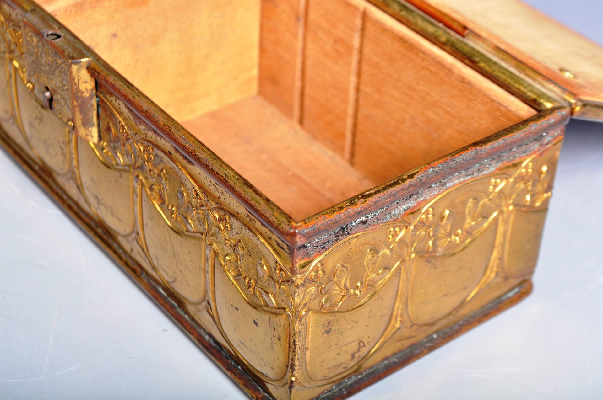 19TH CENTURY VICTORIAN ART NOUVEAU BRASS BOX - Image 8 of 13