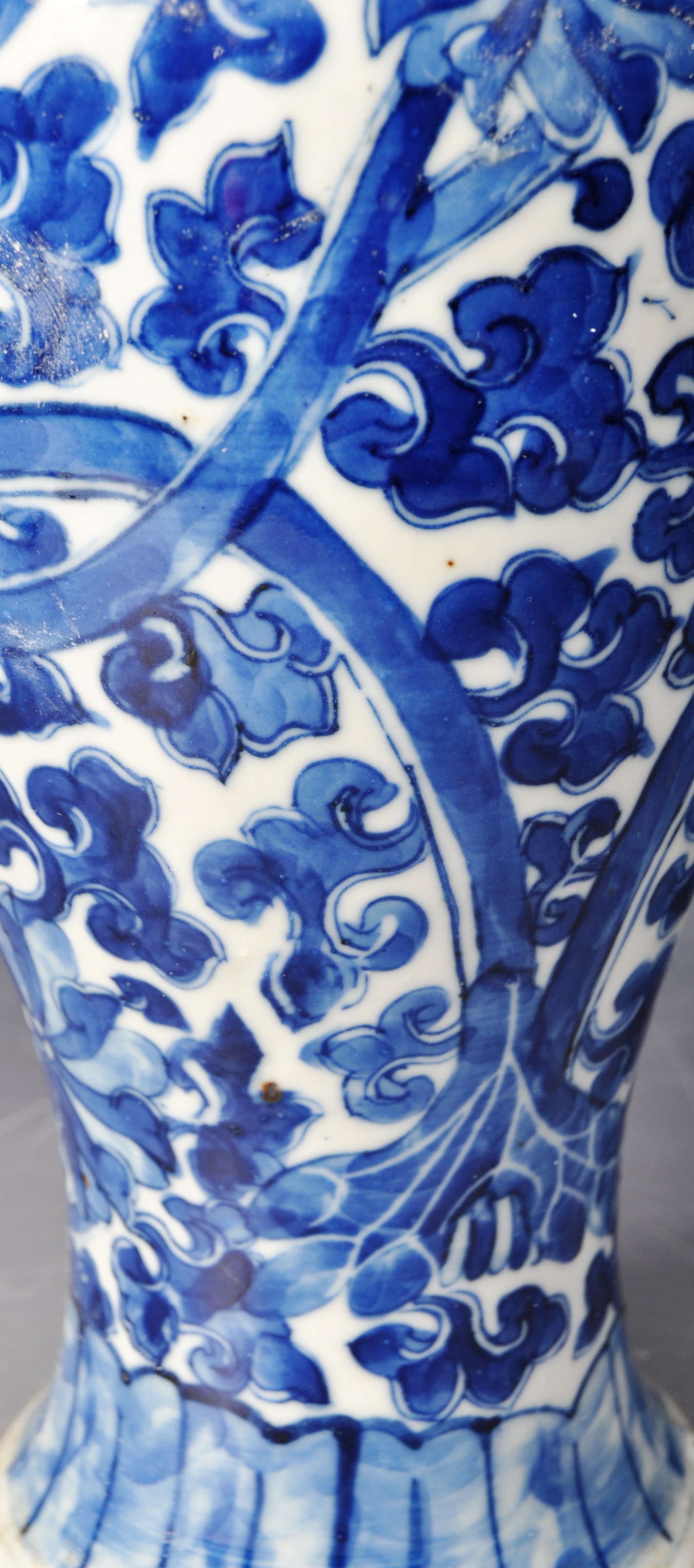 19TH CENTURY CHINESE KANGXI MARKED BLUE AND WHITE VASE - Image 6 of 7