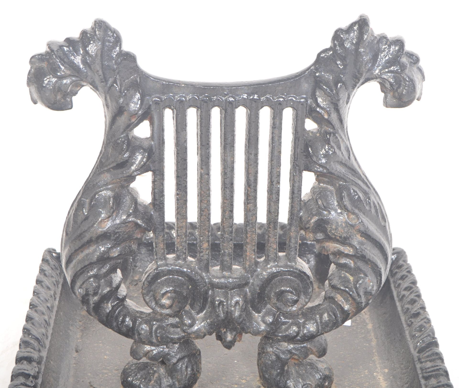 EARLY 19TH CENTURY GEORGE III CAST IRON BOOT SCRAPER - Image 4 of 5