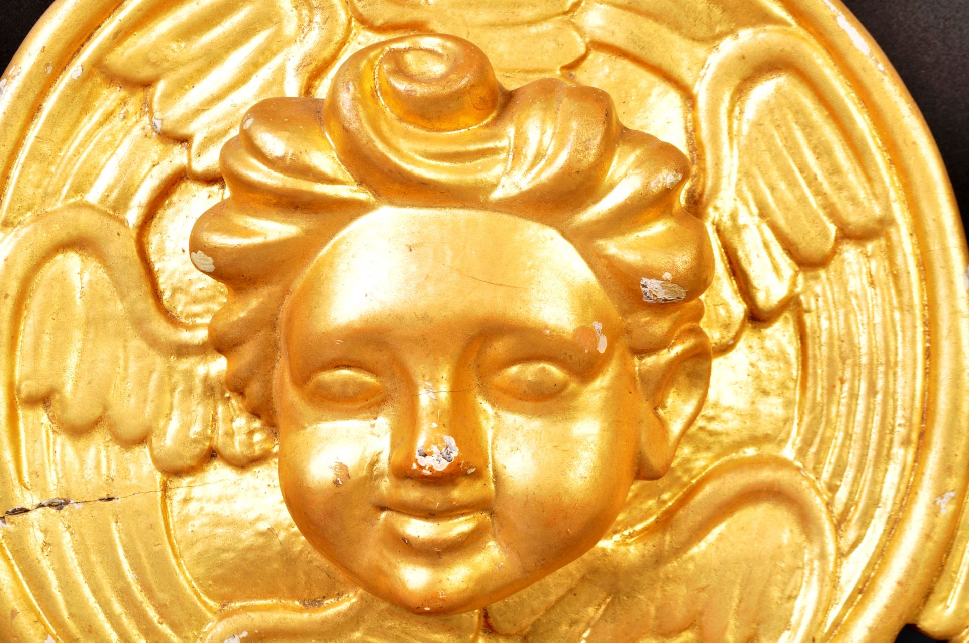 19TH CENTURY FRENCH CARVED GILT CHERUB HANGING PLAQUE - Image 4 of 7