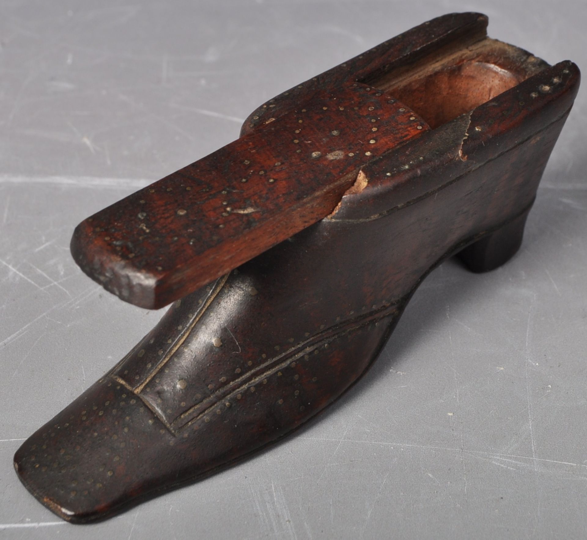 18TH CENTURY GEORGE III TREEN NOVELTY SHOE SNUFFBOX - Image 4 of 6