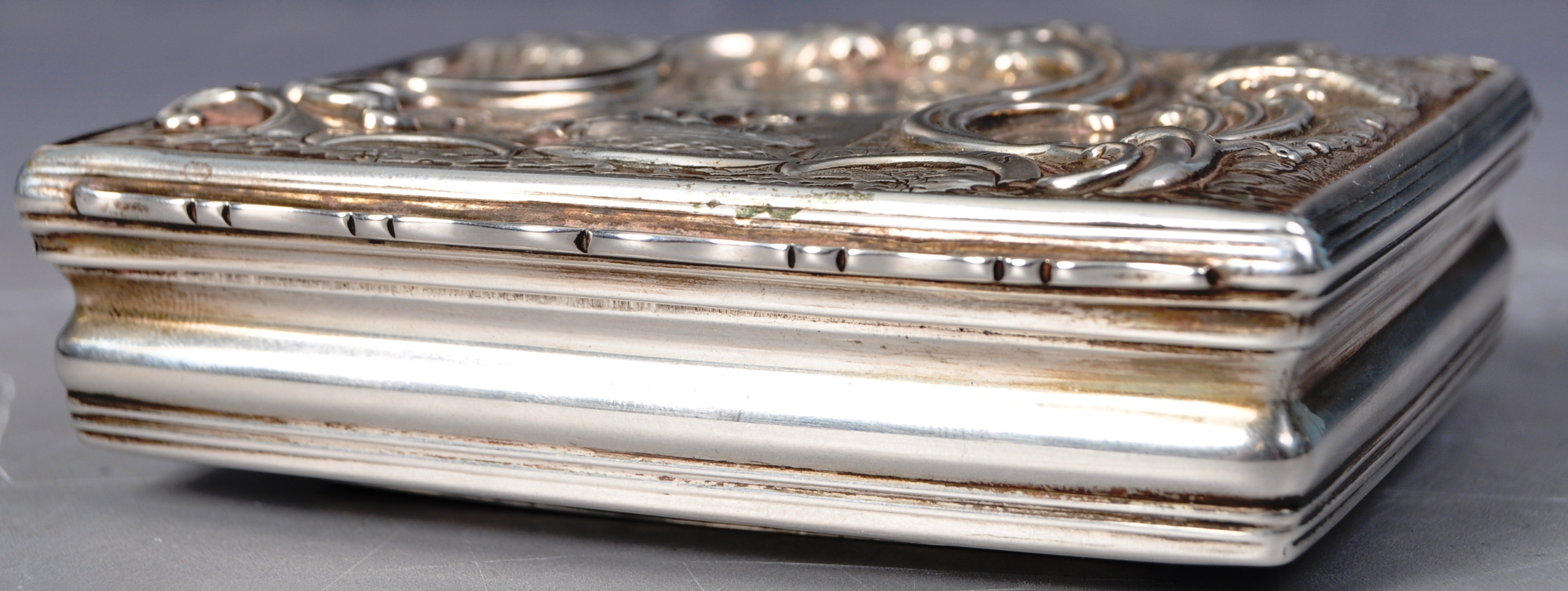 GEORGE III IRISH SILVER FREEDOM BOX BY WILLIAM REYNOLDS - Image 4 of 12