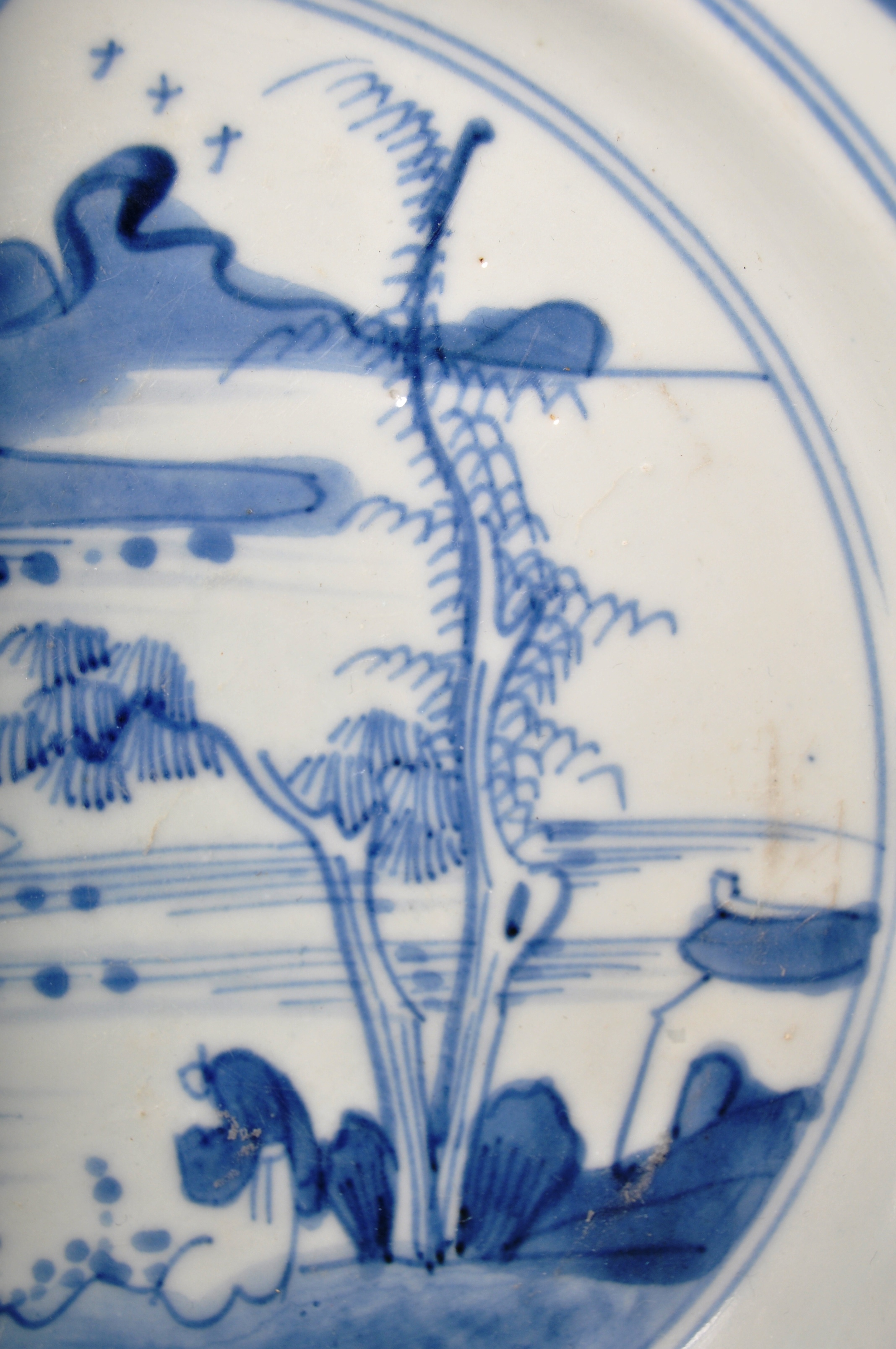 18TH CENTURY CHINESE HAND PAINTED BLUE AND WHITE PLATE - Image 5 of 7