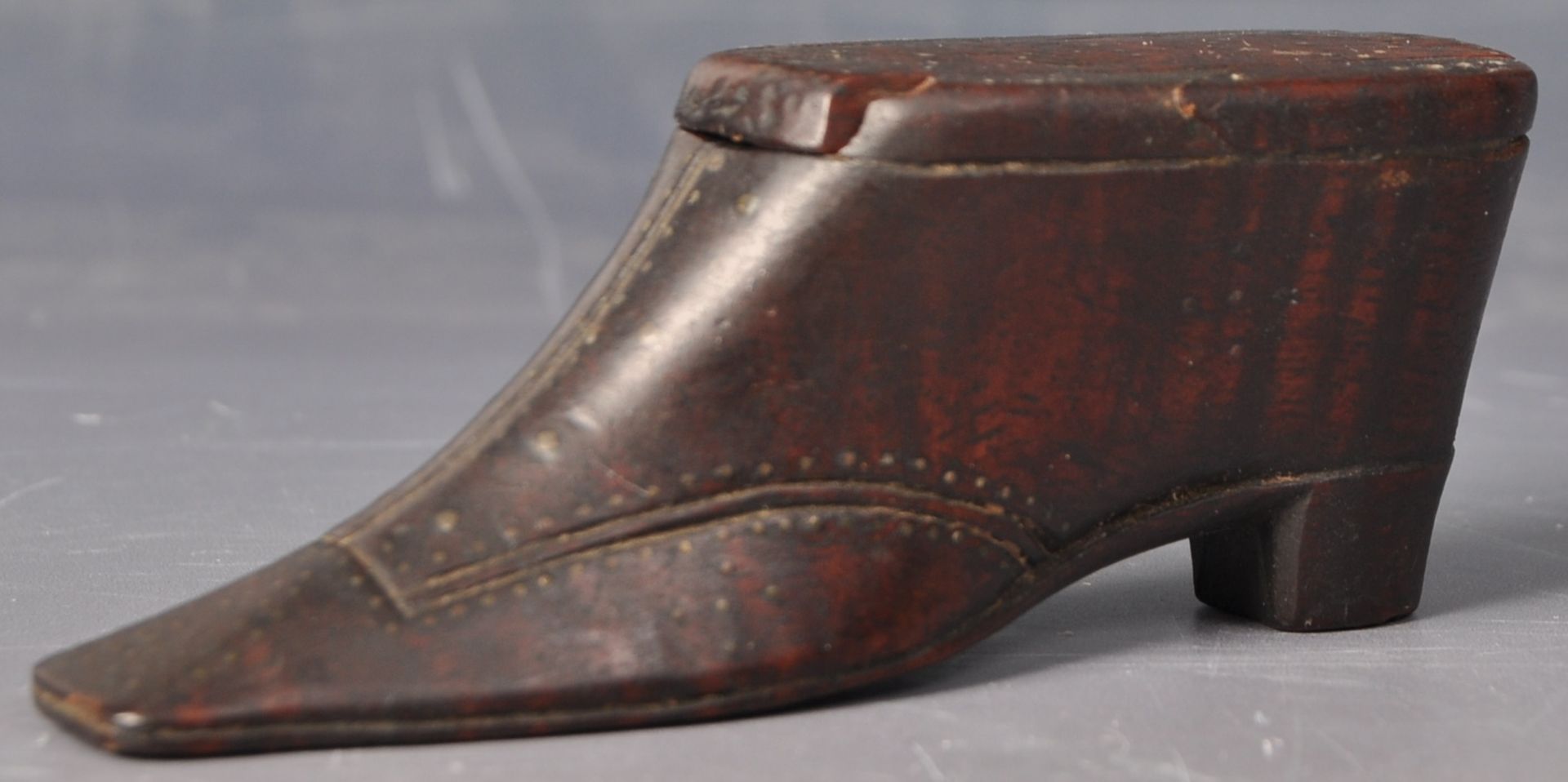 18TH CENTURY GEORGE III TREEN NOVELTY SHOE SNUFFBOX - Image 6 of 6