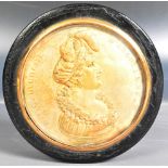 19TH CENTURY LOUIS XVIII FRENCH SNUFF BOX SET WITH A COIN TO THE TOP