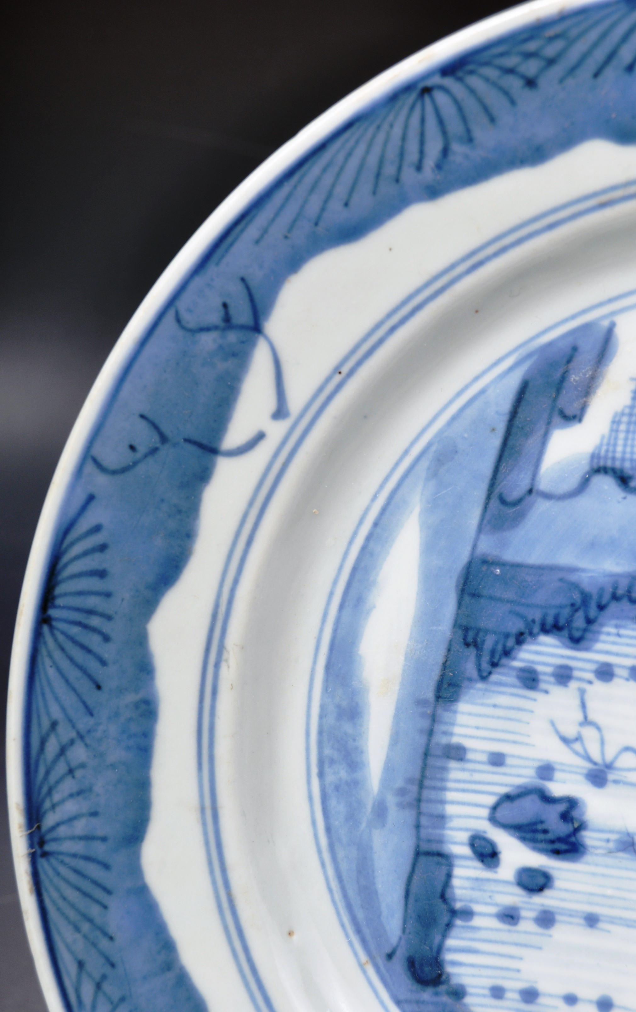 18TH CENTURY CHINESE HAND PAINTED BLUE AND WHITE PLATE - Image 3 of 7